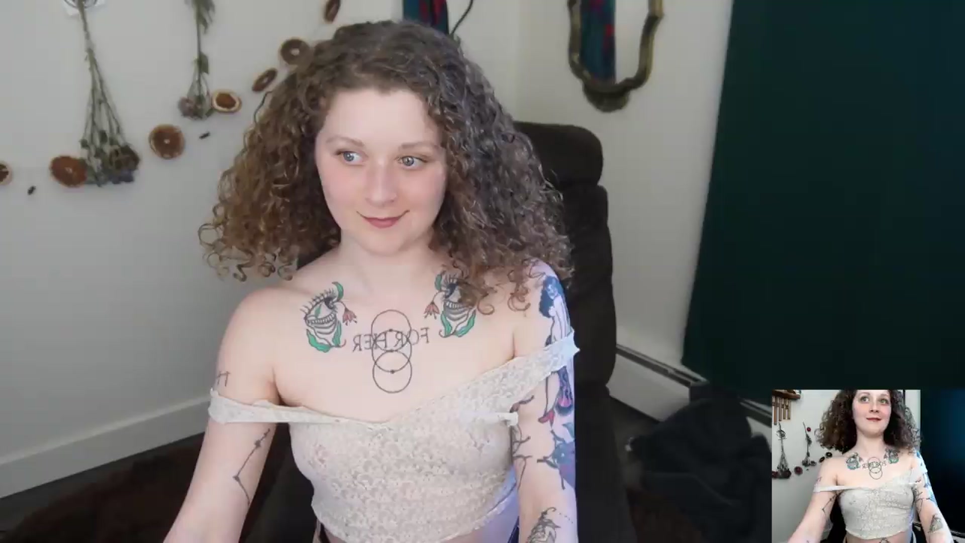Gallery image thumbnail from PeachyQueen_'s myfreecams stream on, 05/08/2026, 22:10 image 4 of 20