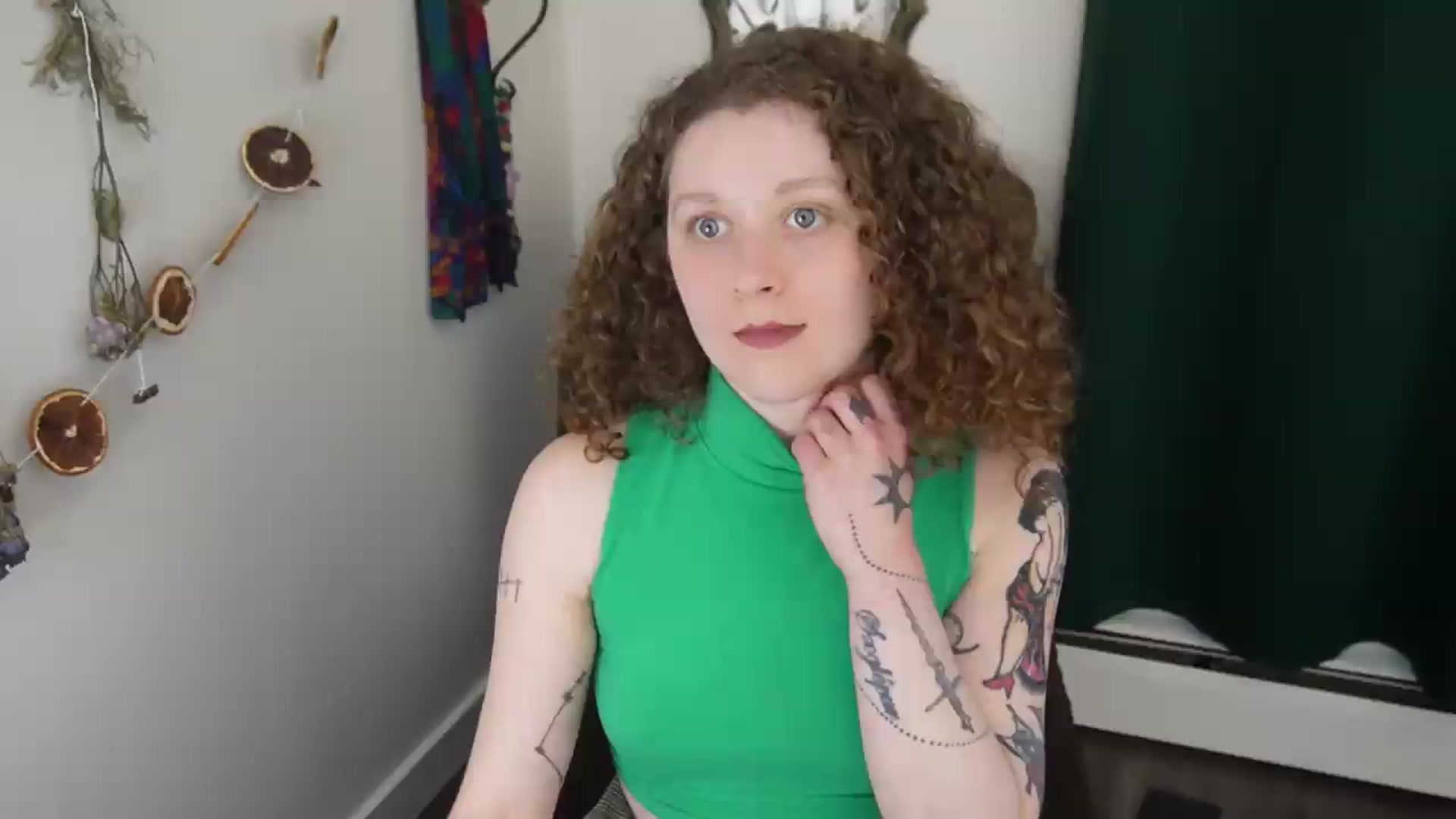 Gallery image thumbnail from PeachyQueen_'s myfreecams stream on, 05/20/2026, 21:09 image 16 of 20