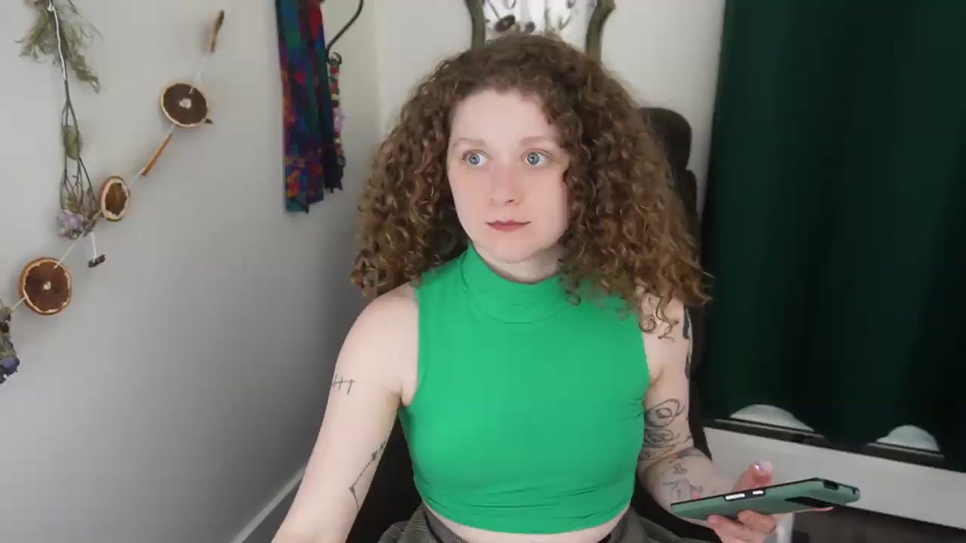 Gallery image thumbnail from PeachyQueen_'s myfreecams stream on, 05/20/2026, 21:09 image 1 of 20