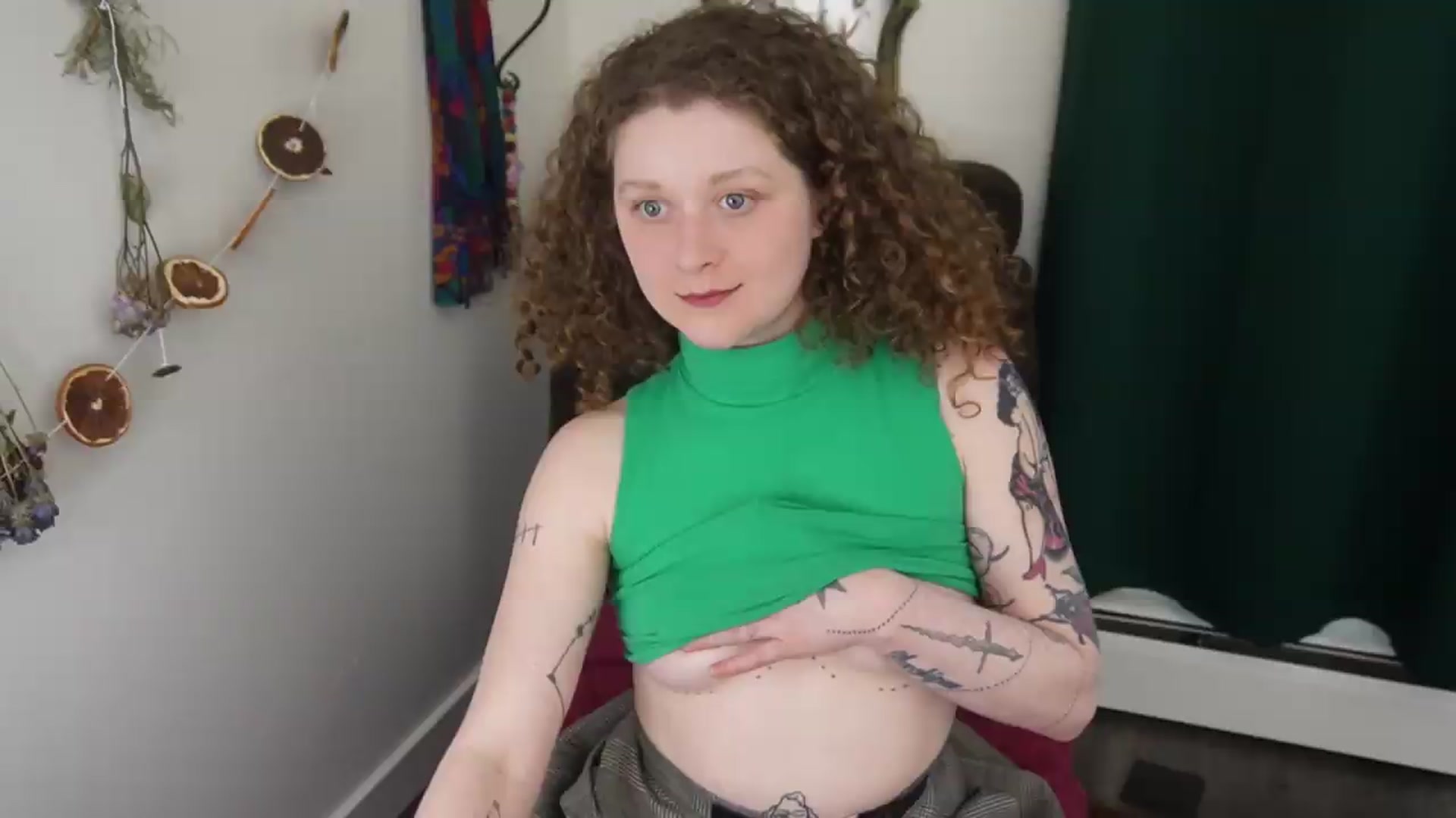 Gallery image thumbnail from PeachyQueen_'s myfreecams stream on, 05/20/2026, 22:45 image 13 of 20
