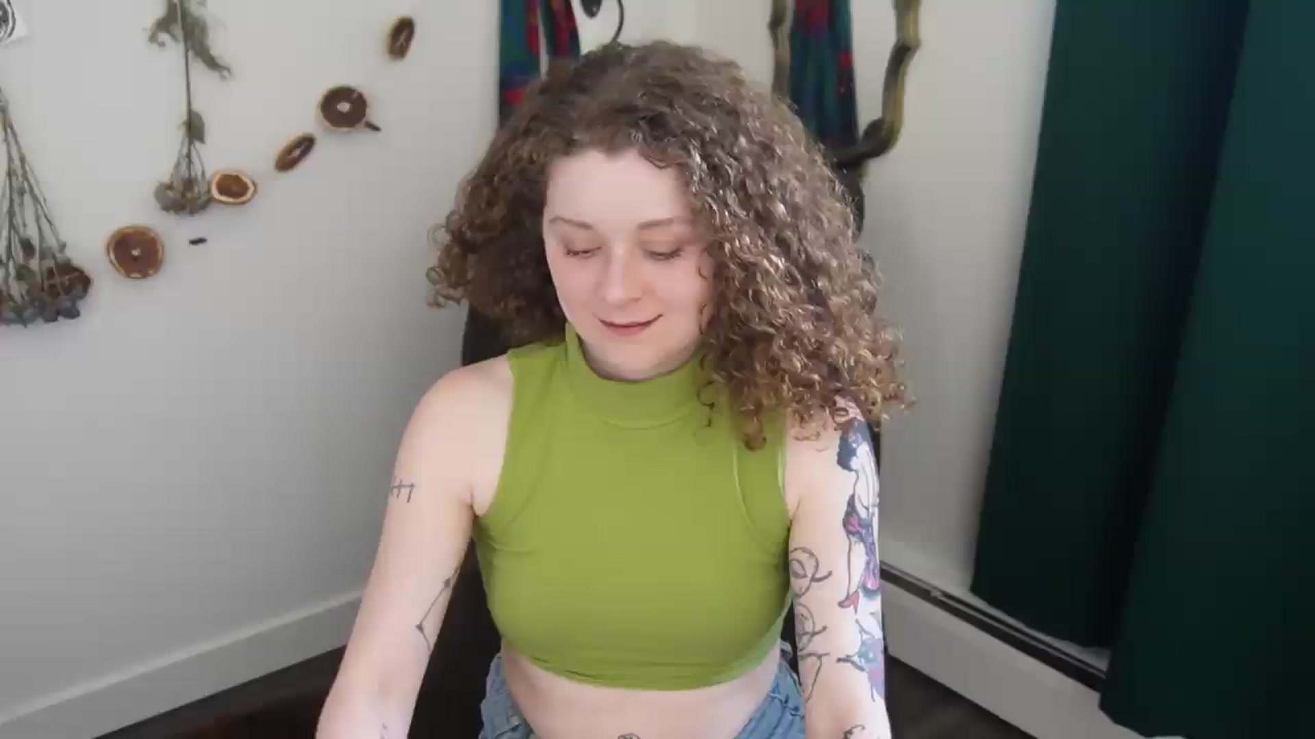 Gallery image thumbnail from PeachyQueen_'s myfreecams stream on, 05/22/2026, 22:14 image 13 of 20