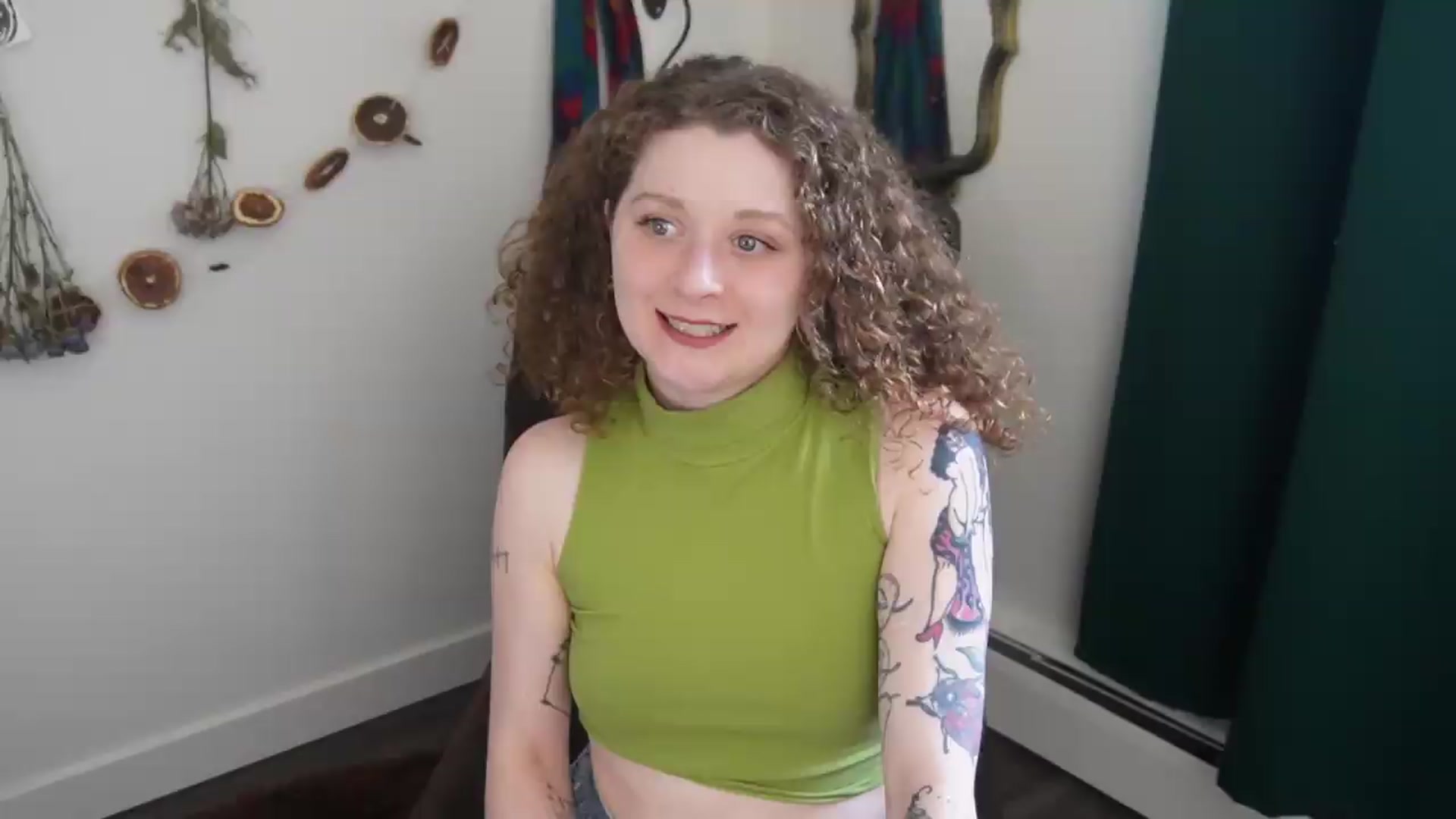 Gallery image thumbnail from PeachyQueen_'s myfreecams stream on, 05/22/2026, 22:14 image 8 of 20