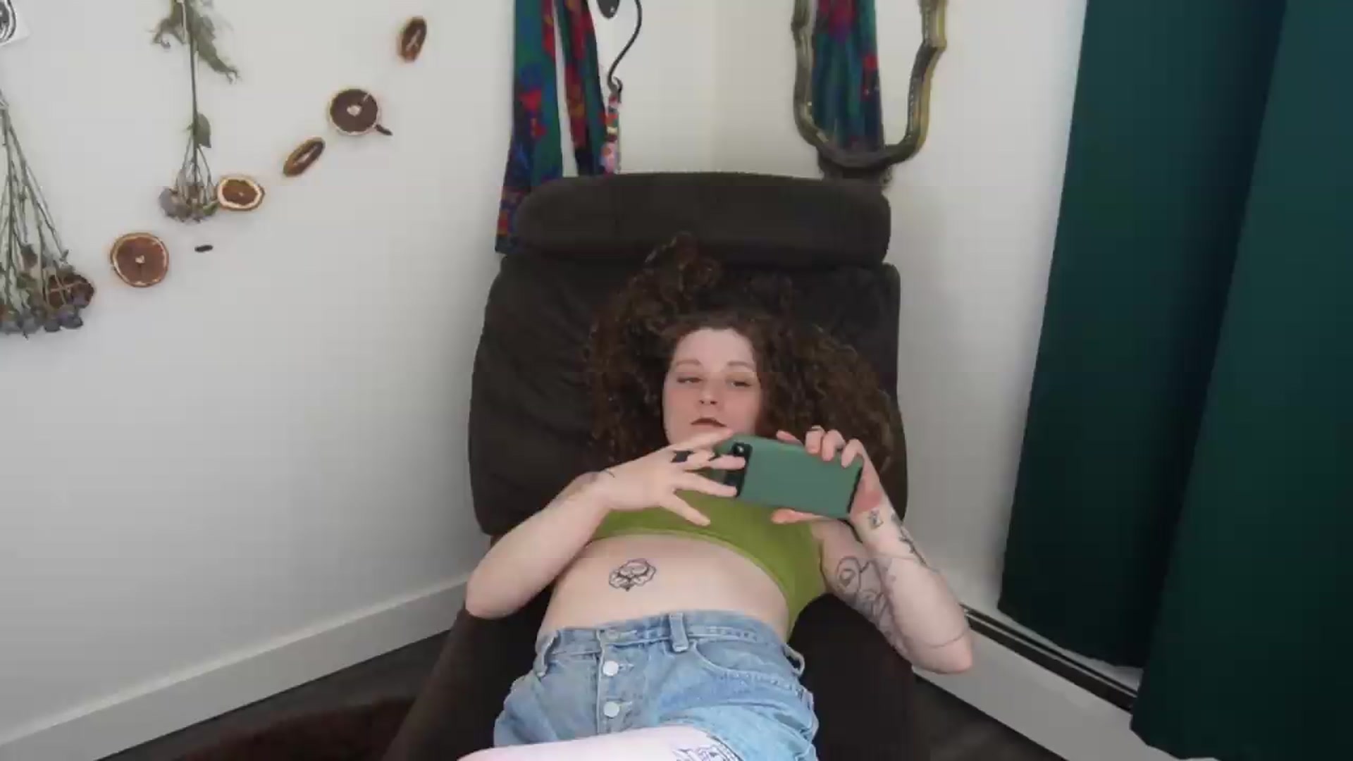Gallery image thumbnail from PeachyQueen_'s myfreecams stream on, 05/22/2026, 22:14 image 10 of 20