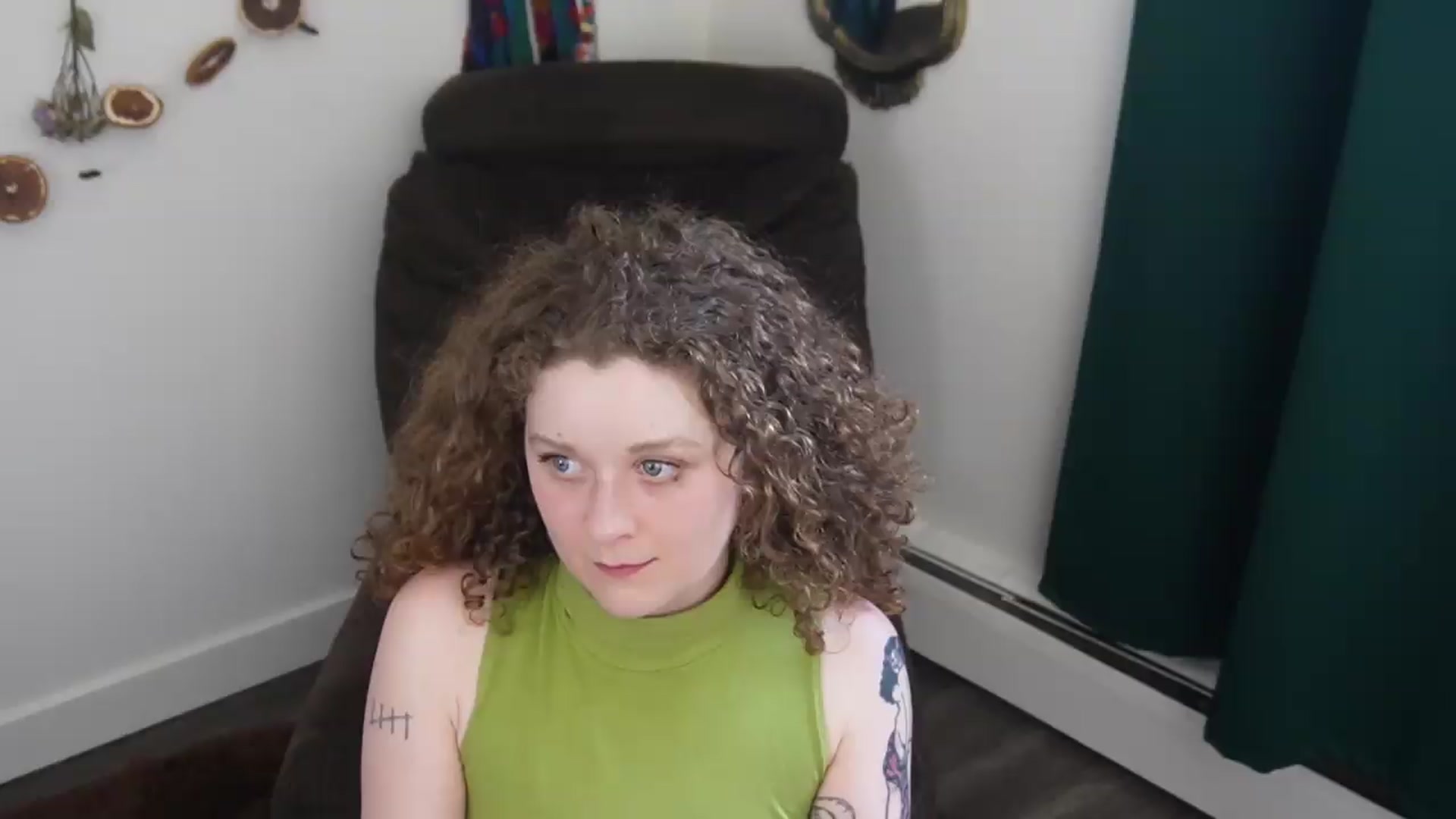 Gallery image thumbnail from PeachyQueen_'s myfreecams stream on, 05/22/2026, 23:27 image 6 of 20