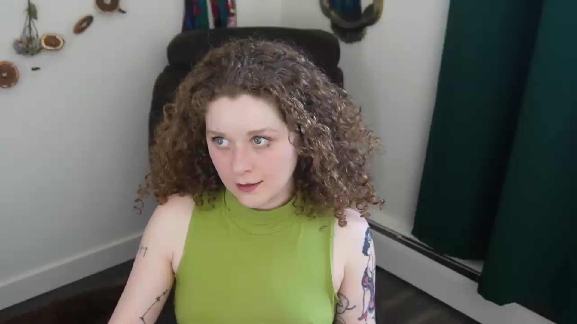 Gallery image thumbnail from PeachyQueen_'s myfreecams stream on, 05/22/2026, 23:27 image 2 of 20