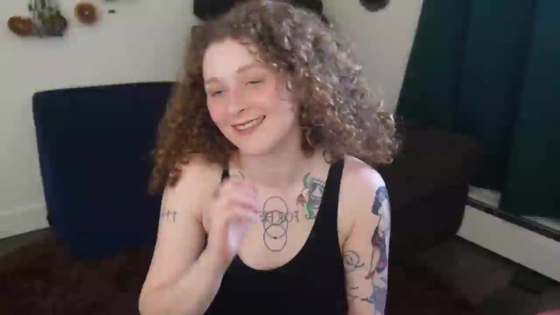 Gallery image thumbnail from PeachyQueen_'s myfreecams stream on, 05/26/2026, 24:29 image 6 of 20