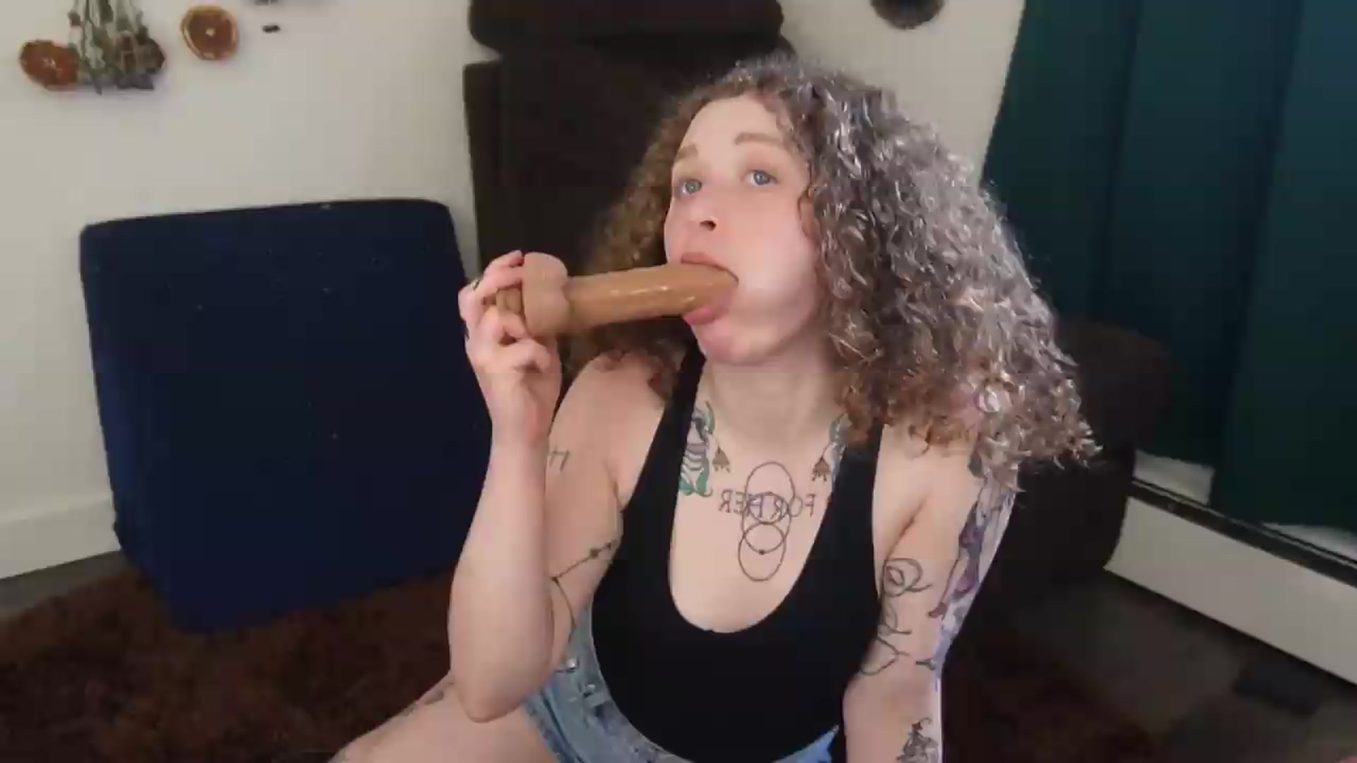 Gallery image thumbnail from PeachyQueen_'s myfreecams stream on, 05/26/2026, 24:29 image 3 of 20