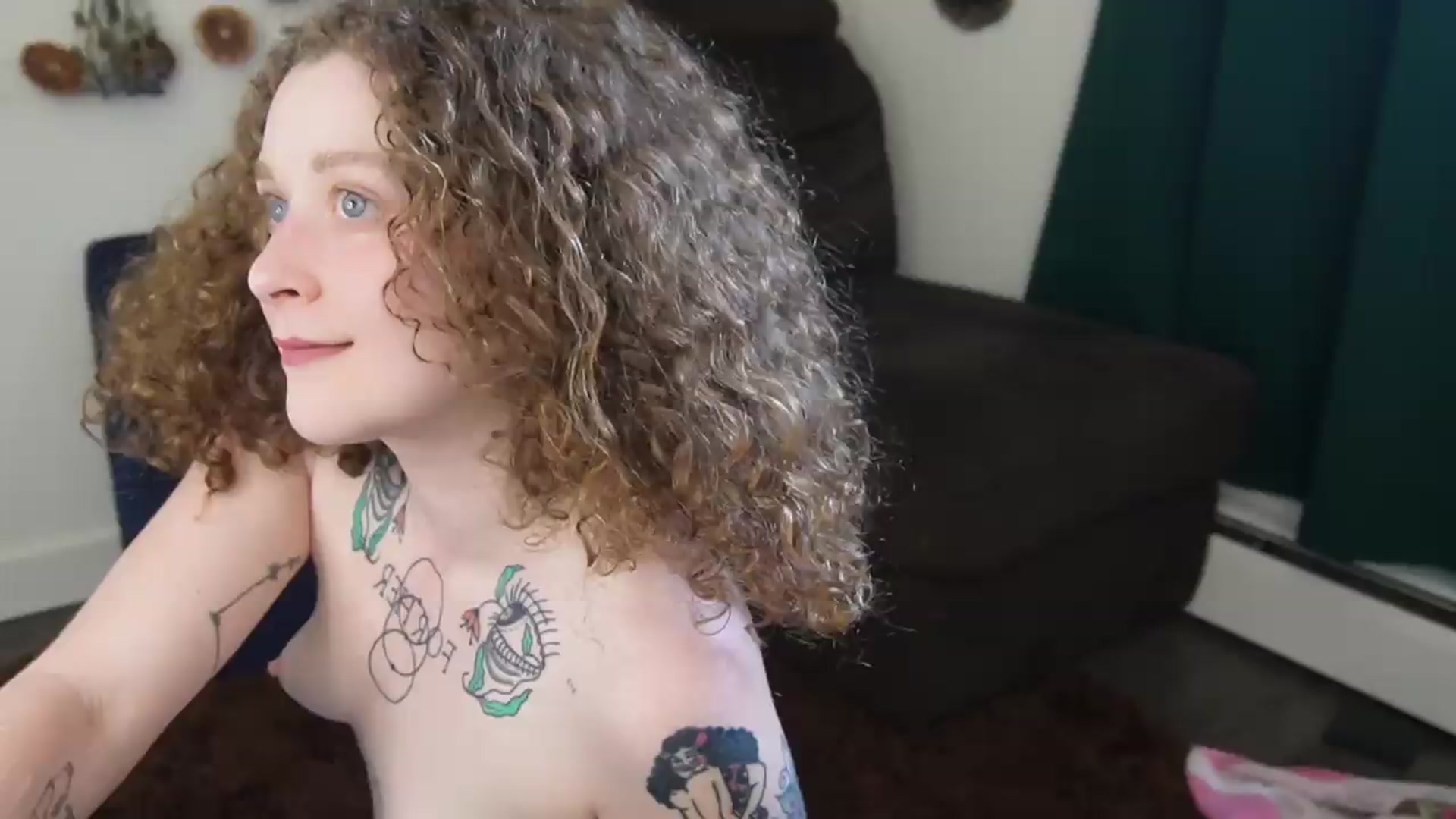 Gallery image thumbnail from PeachyQueen_'s myfreecams stream on, 05/26/2026, 24:29 image 13 of 20