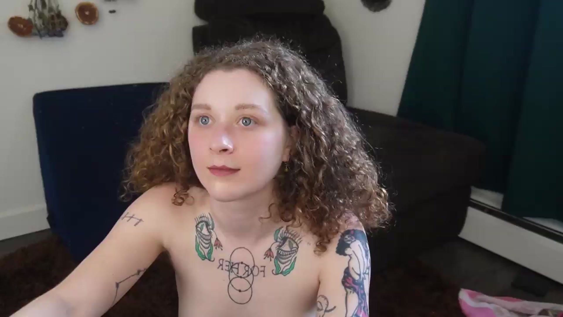 Gallery image thumbnail from PeachyQueen_'s myfreecams stream on, 05/26/2026, 24:29 image 11 of 20
