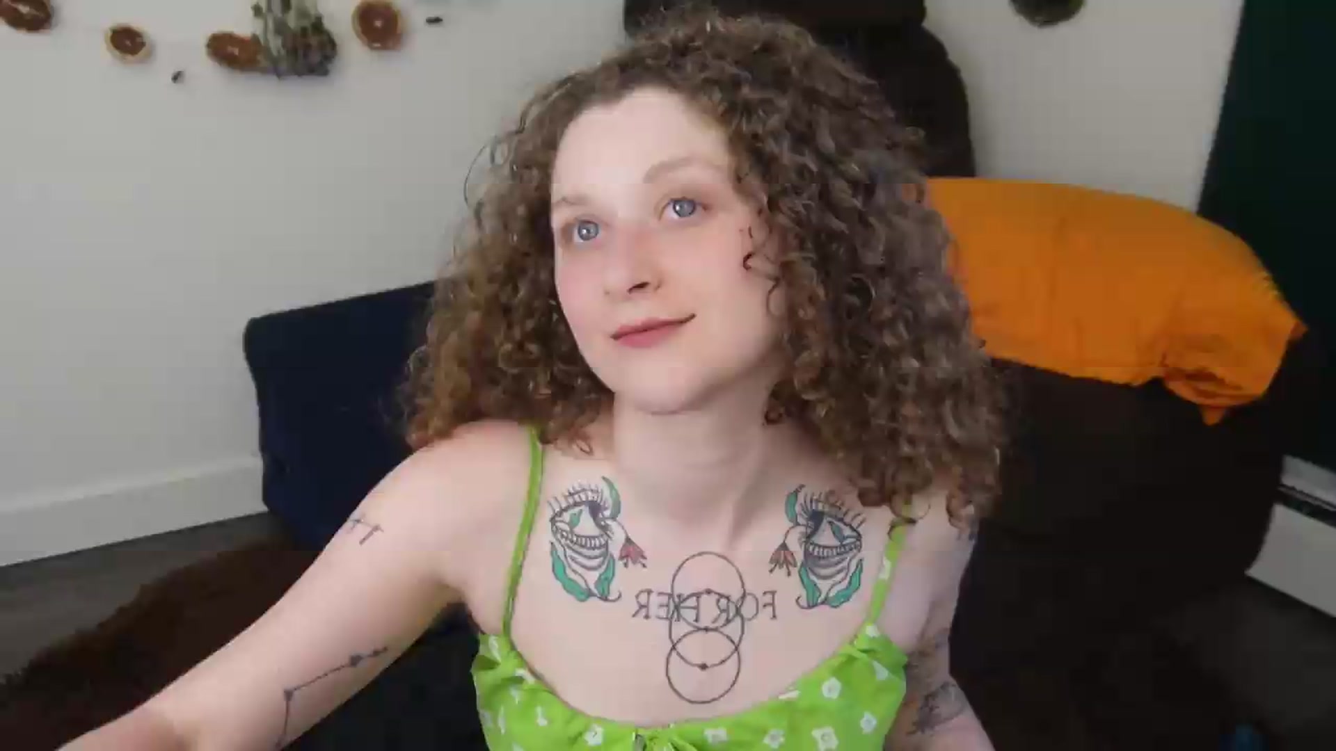 Gallery image thumbnail from PeachyQueen_'s myfreecams stream on, 05/26/2026, 23:58 image 16 of 20