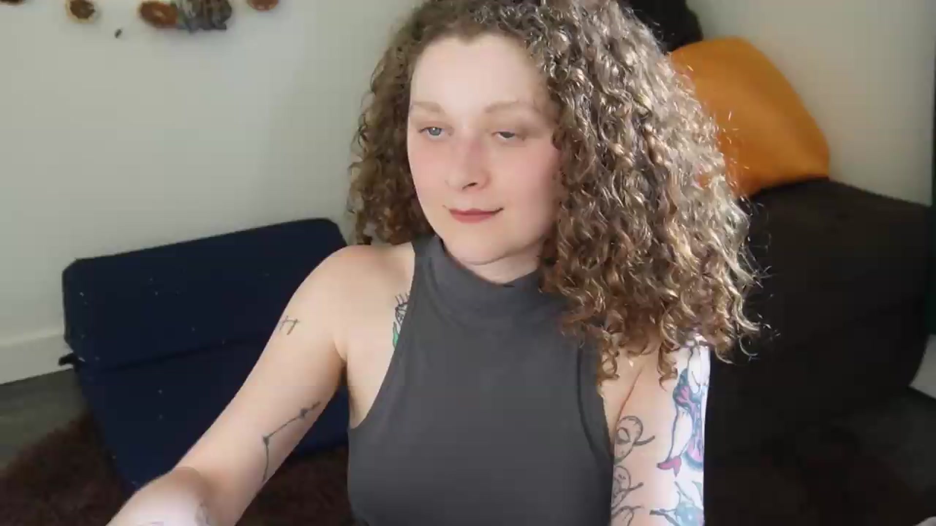 Gallery image thumbnail from PeachyQueen_'s myfreecams stream on, 05/28/2026, 24:02 image 6 of 20