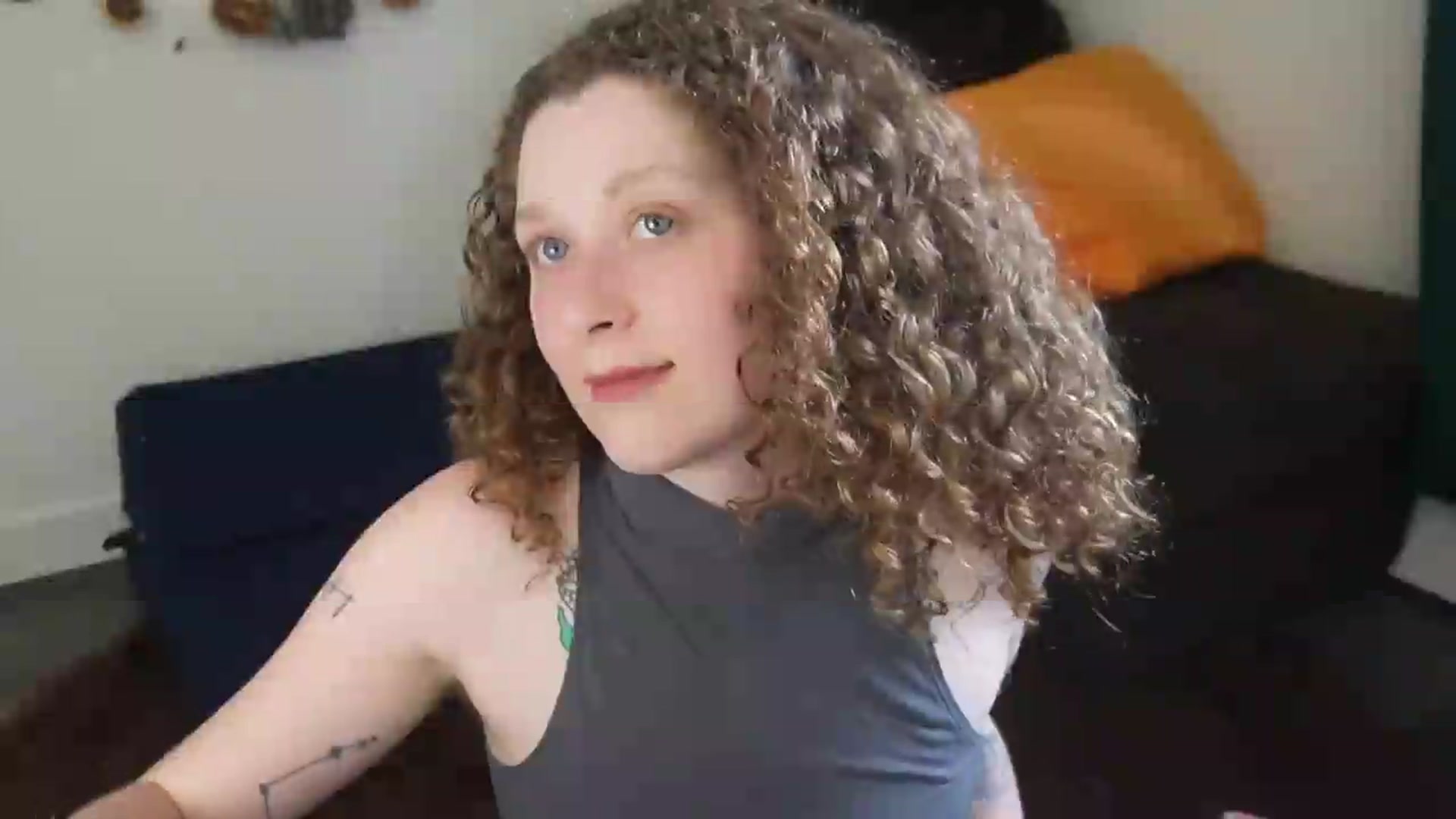 Gallery image thumbnail from PeachyQueen_'s myfreecams stream on, 05/28/2026, 24:02 image 16 of 20