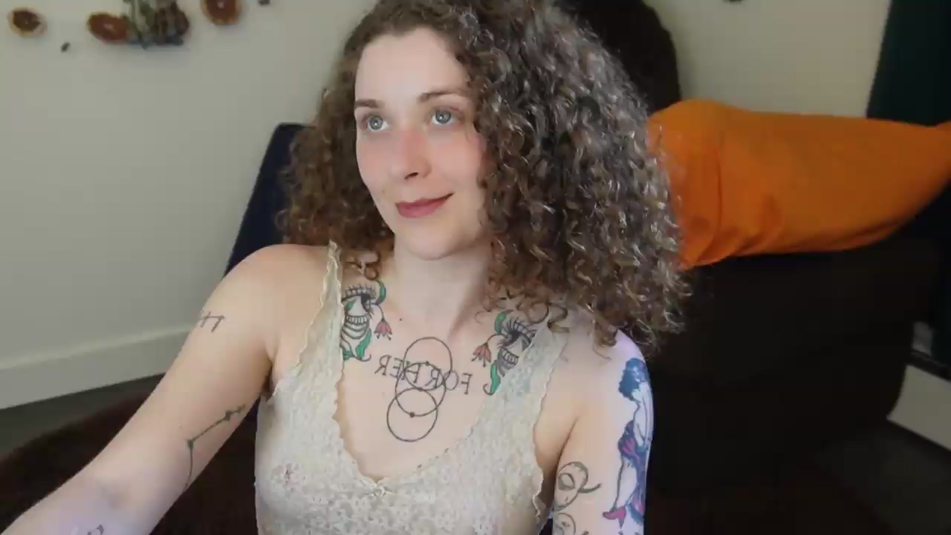 Gallery image thumbnail from PeachyQueen_'s myfreecams stream on, 05/28/2026, 21:12 image 18 of 20