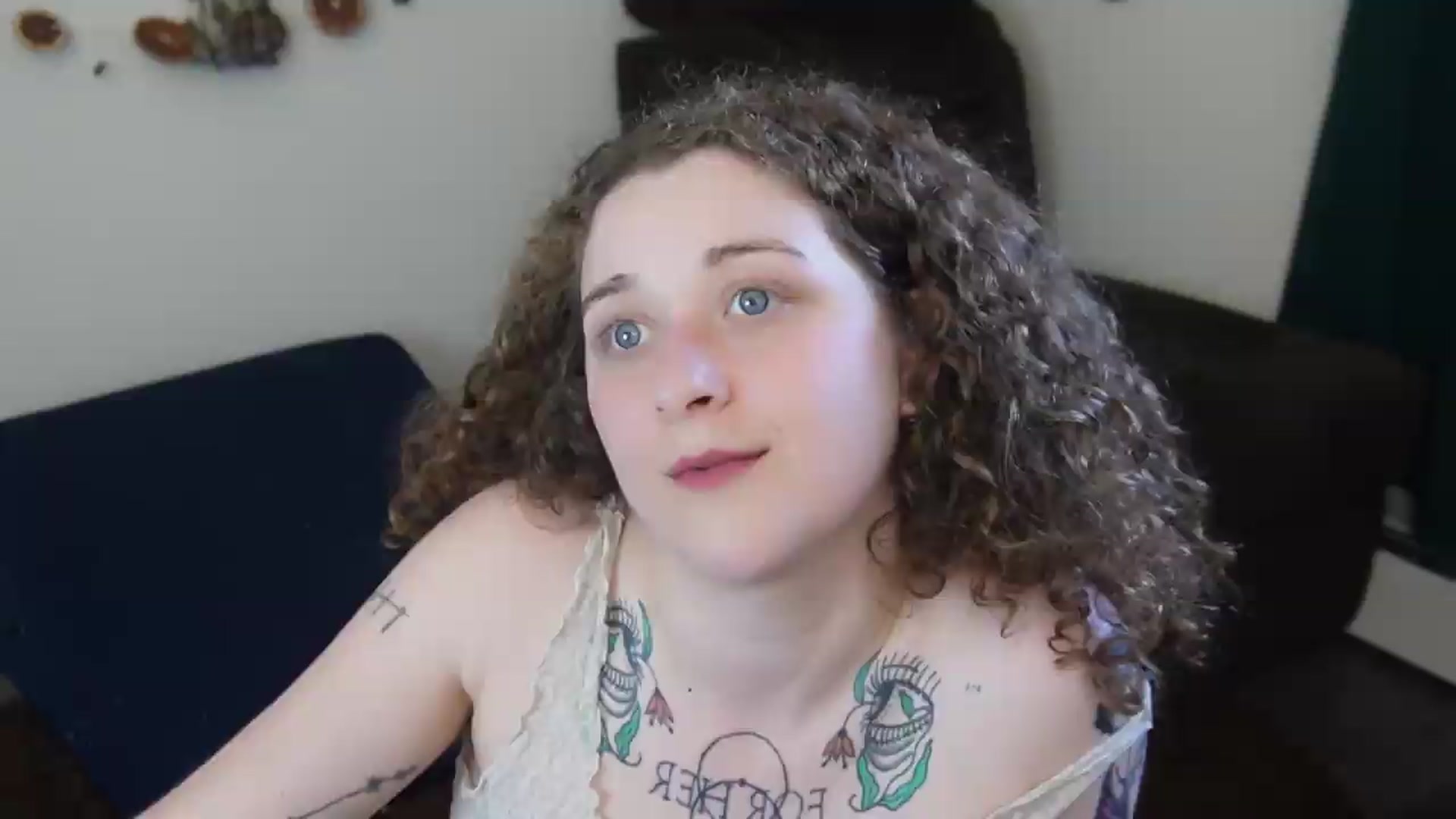 Gallery image thumbnail from PeachyQueen_'s myfreecams stream on, 05/28/2026, 22:32 image 2 of 20