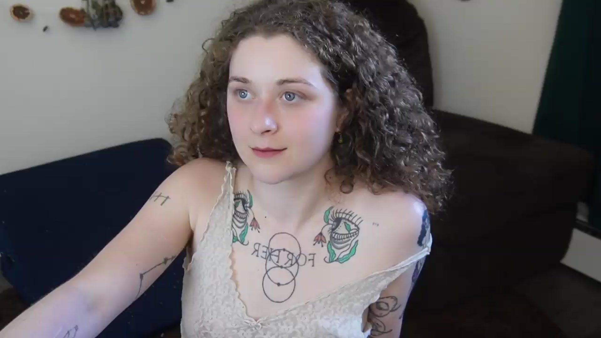 Gallery image thumbnail from PeachyQueen_'s myfreecams stream on, 05/28/2026, 22:32 image 1 of 20