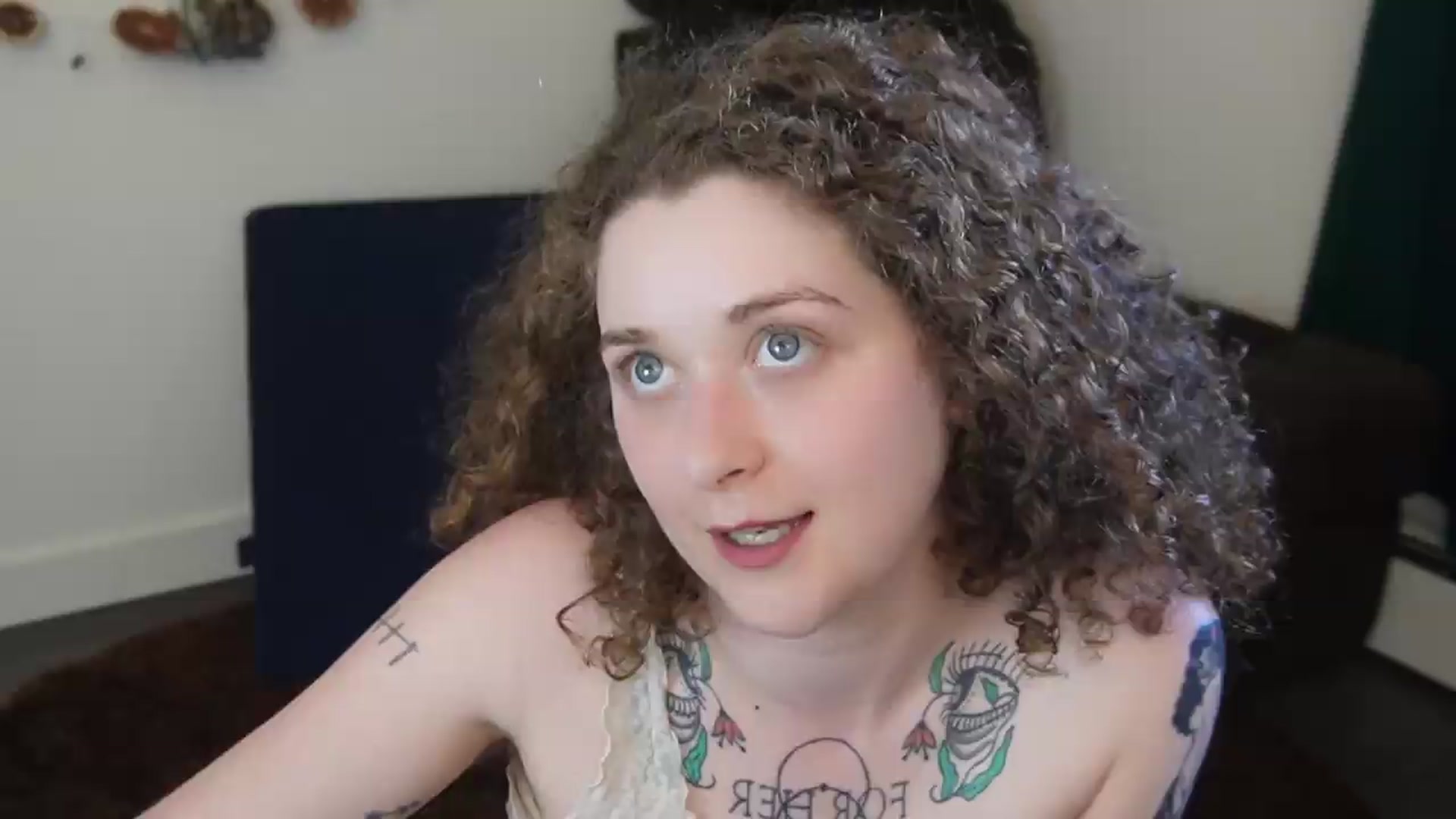 Gallery image thumbnail from PeachyQueen_'s myfreecams stream on, 05/28/2026, 22:32 image 10 of 20