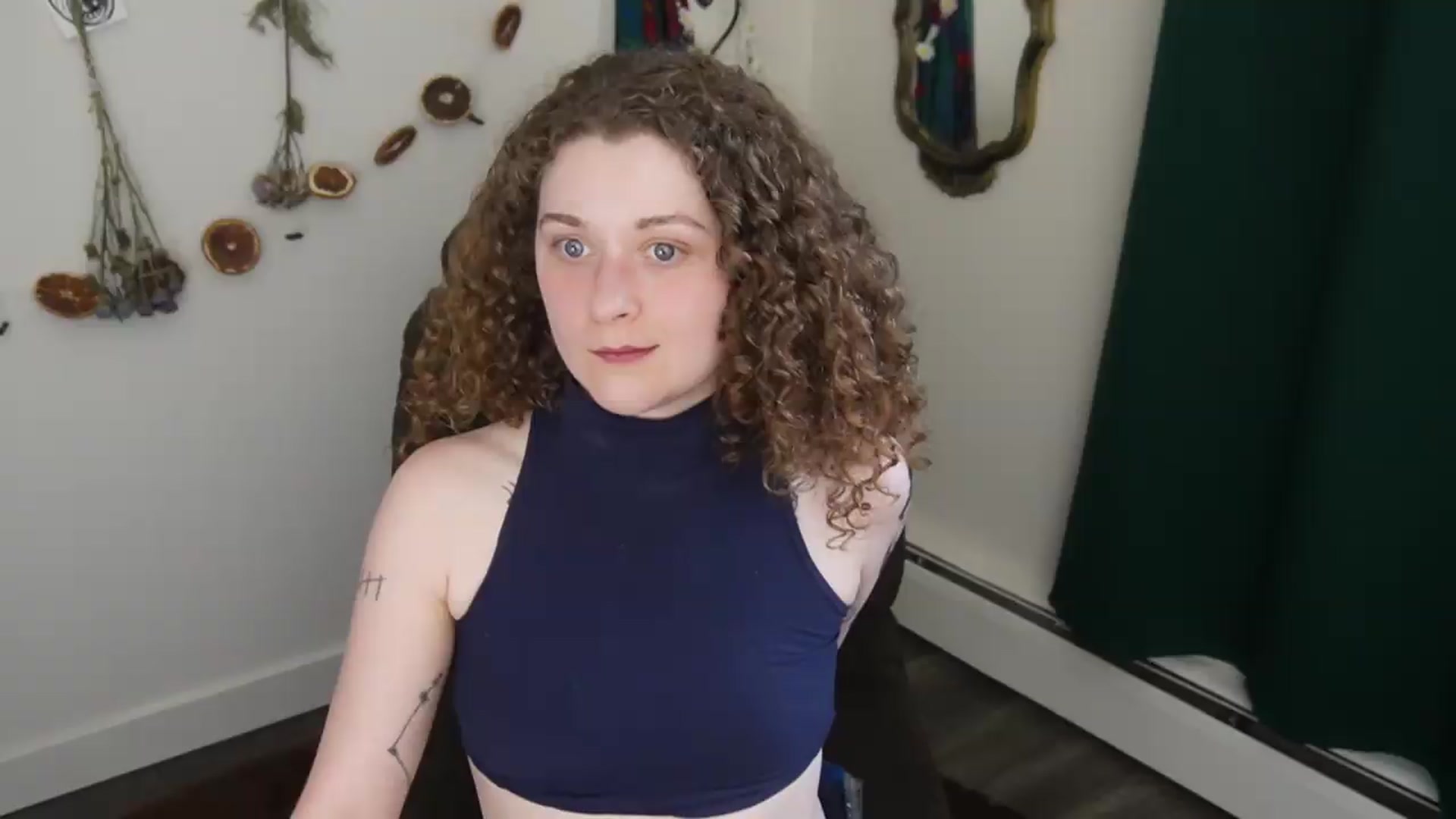 Gallery image thumbnail from PeachyQueen_'s myfreecams stream on, 05/29/2026, 22:10 image 19 of 20