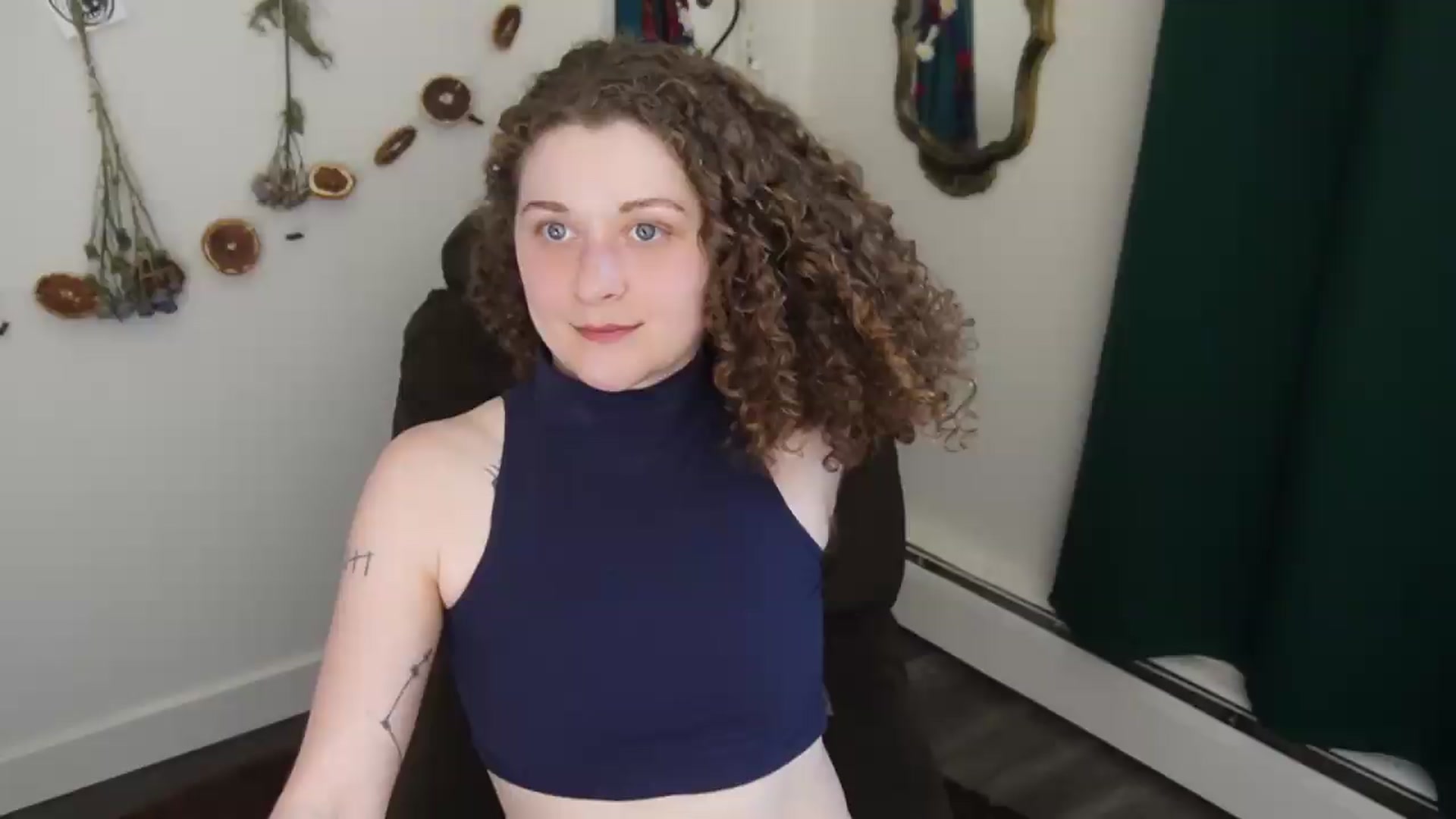 Gallery image thumbnail from PeachyQueen_'s myfreecams stream on, 05/29/2026, 22:10 image 12 of 20
