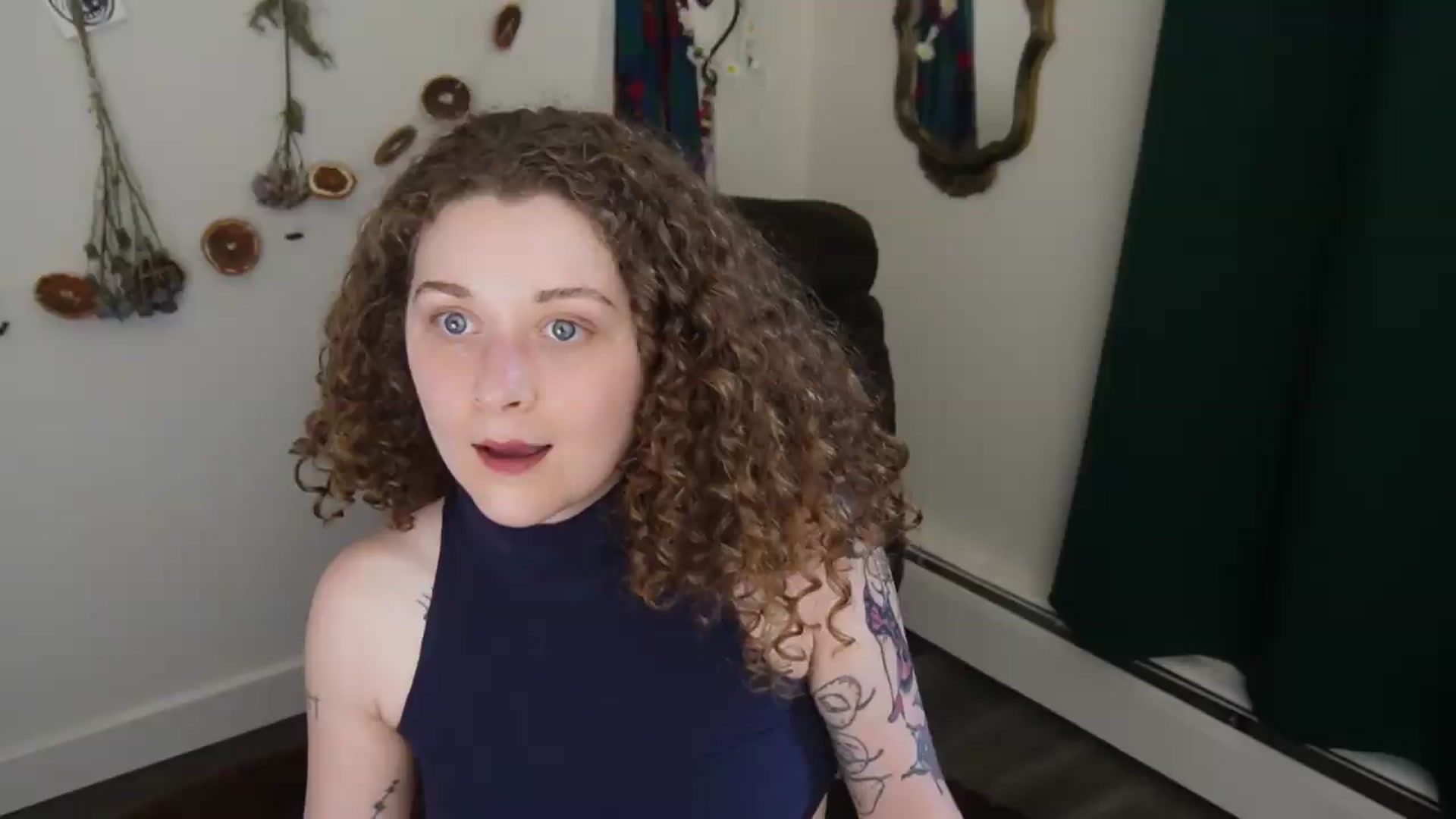 Gallery image thumbnail from PeachyQueen_'s myfreecams stream on, 05/29/2026, 22:10 image 17 of 20