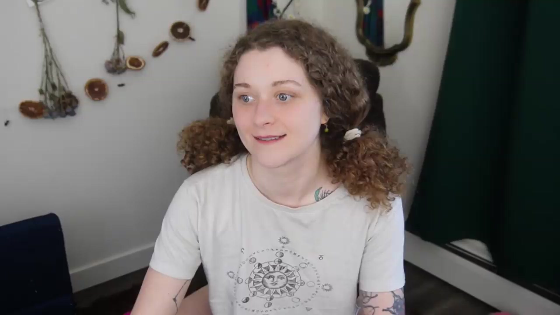 Gallery image thumbnail from PeachyQueen_'s myfreecams stream on, 06/02/2026, 22:52 image 12 of 20