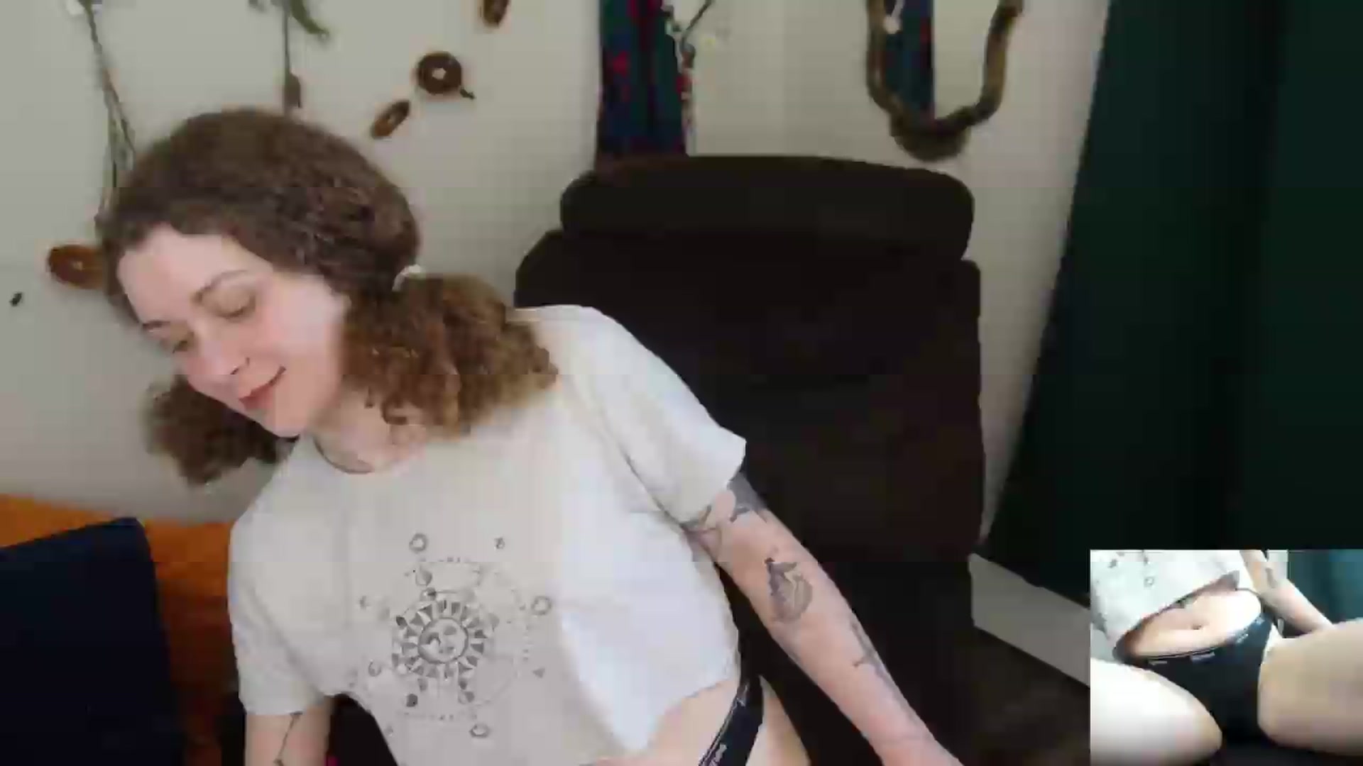 Gallery image thumbnail from PeachyQueen_'s myfreecams stream on, 06/02/2026, 22:52 image 2 of 20