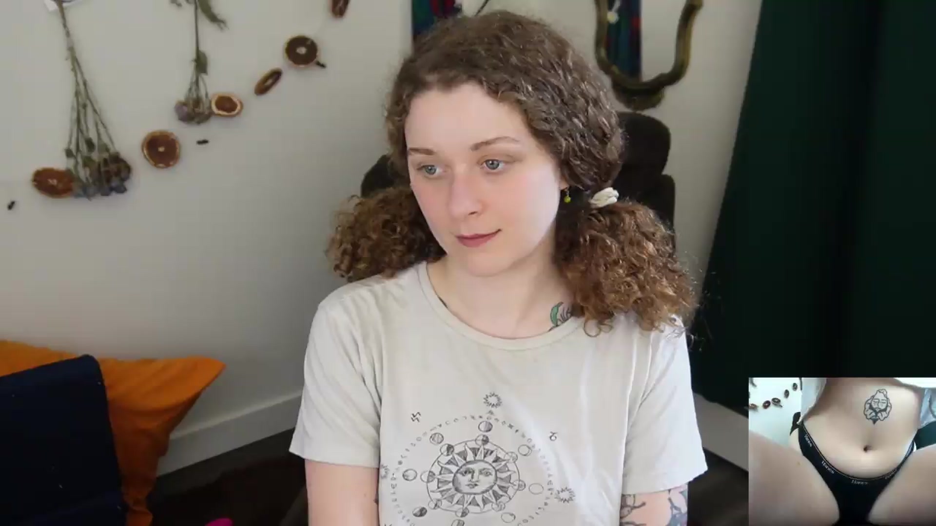 Gallery image thumbnail from PeachyQueen_'s myfreecams stream on, 06/02/2026, 22:52 image 1 of 20