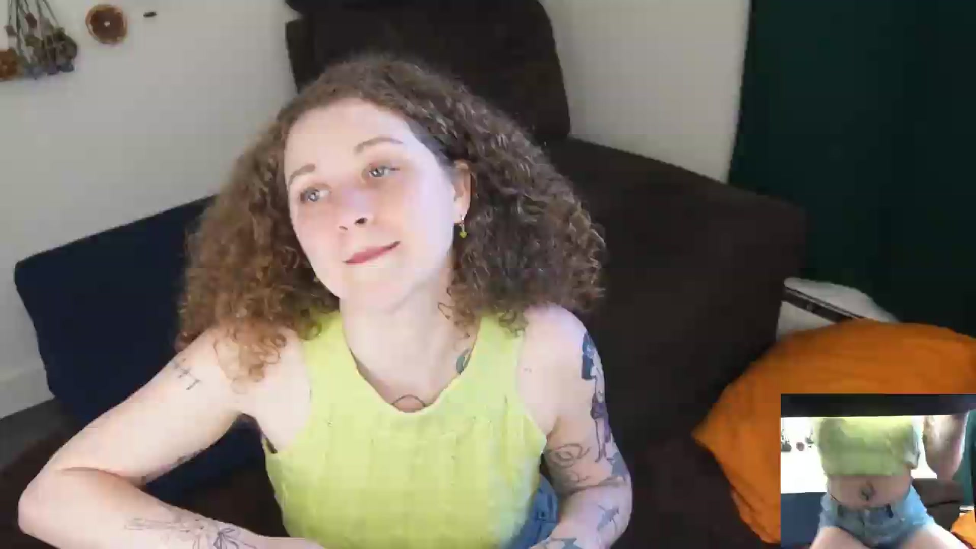 Gallery image thumbnail from PeachyQueen_'s myfreecams stream on, 06/08/2026, 22:53 image 4 of 20