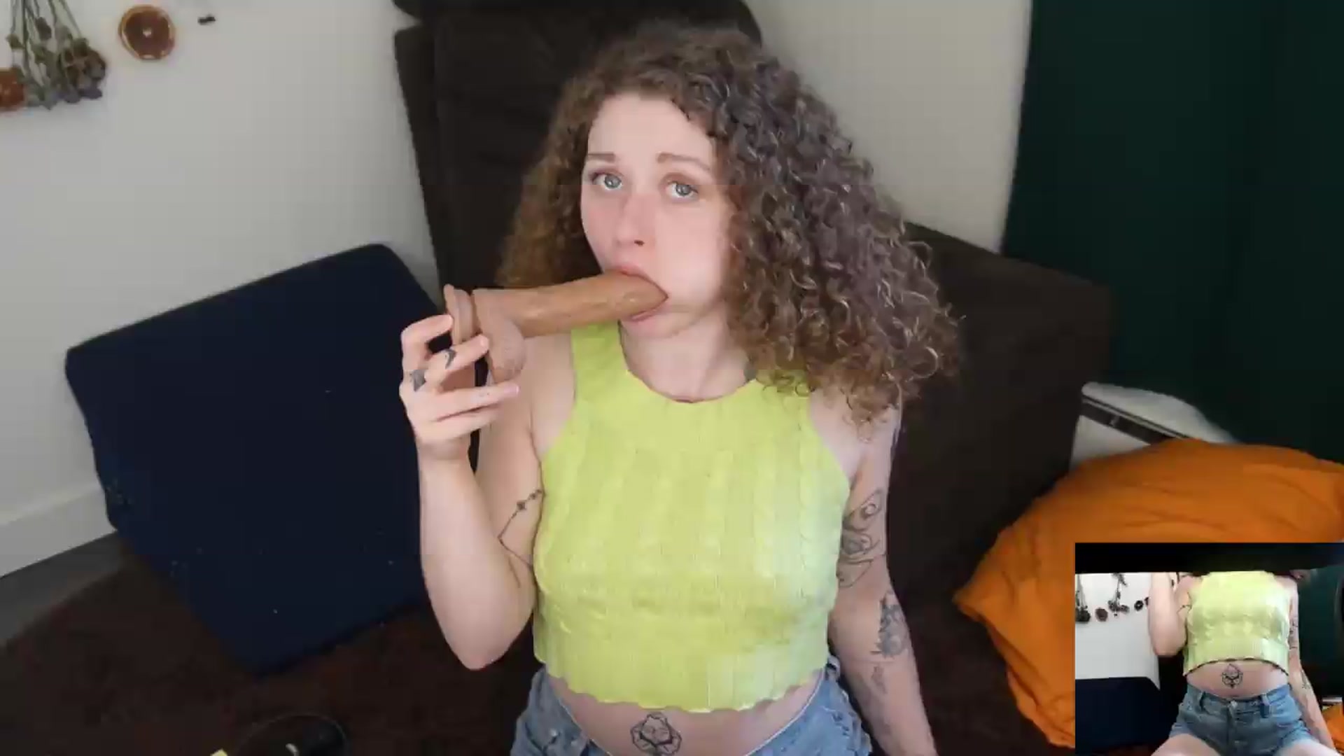 Gallery image thumbnail from PeachyQueen_'s myfreecams stream on, 06/08/2026, 22:53 image 1 of 20