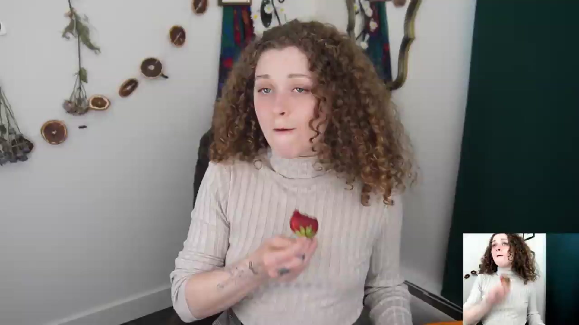 Gallery image thumbnail from PeachyQueen_'s myfreecams stream on, 06/12/2026, 20:24 image 4 of 20