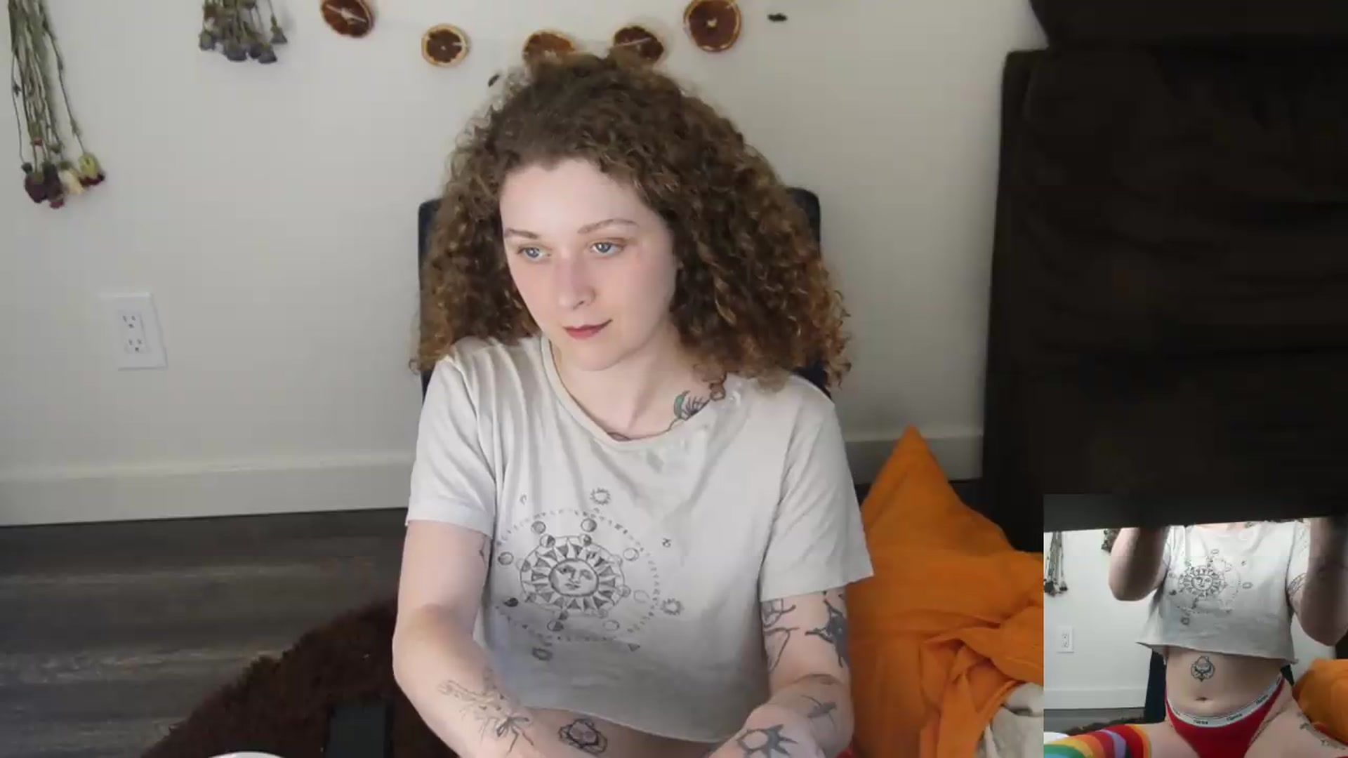 Gallery image thumbnail from PeachyQueen_'s myfreecams stream on, 06/22/2026, 22:44 image 9 of 20
