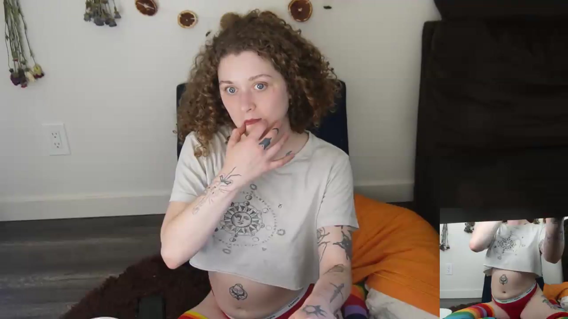 Gallery image thumbnail from PeachyQueen_'s myfreecams stream on, 06/22/2026, 22:44 image 8 of 20