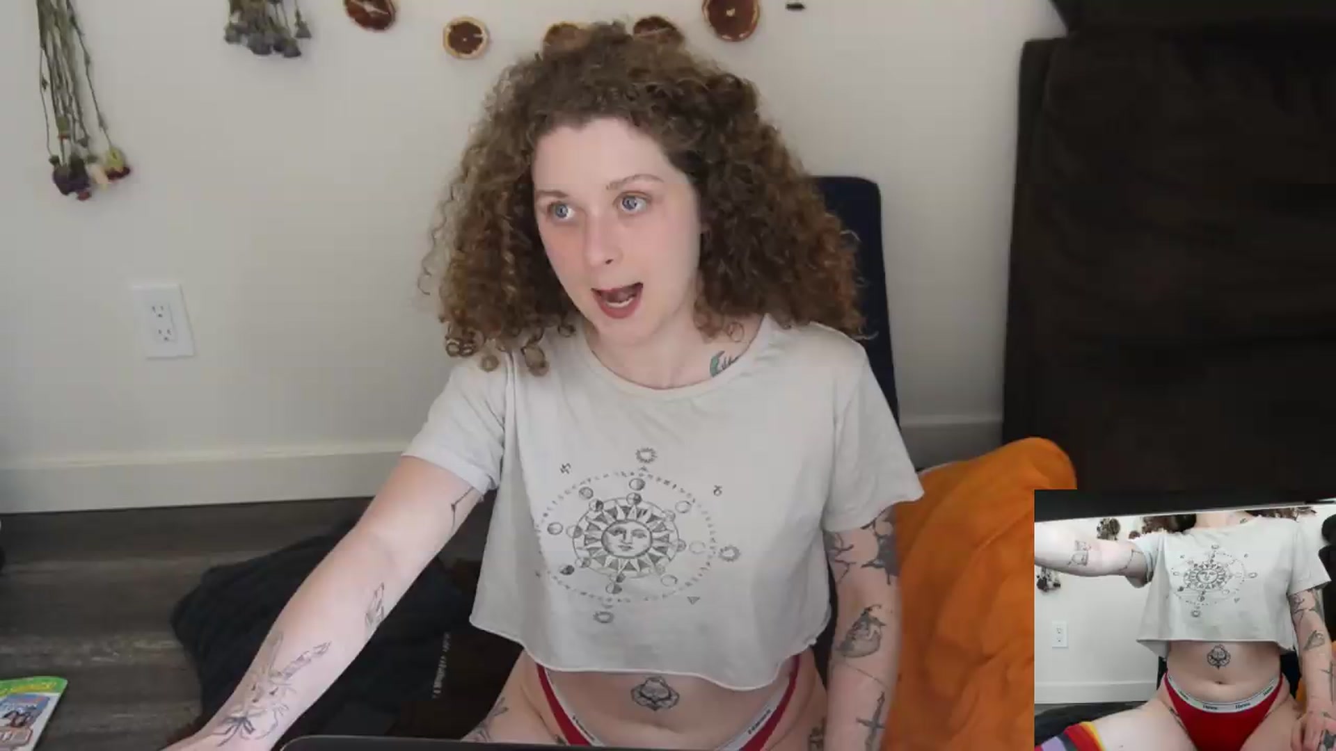 Gallery image thumbnail from PeachyQueen_'s myfreecams stream on, 06/22/2026, 23:00 image 12 of 20