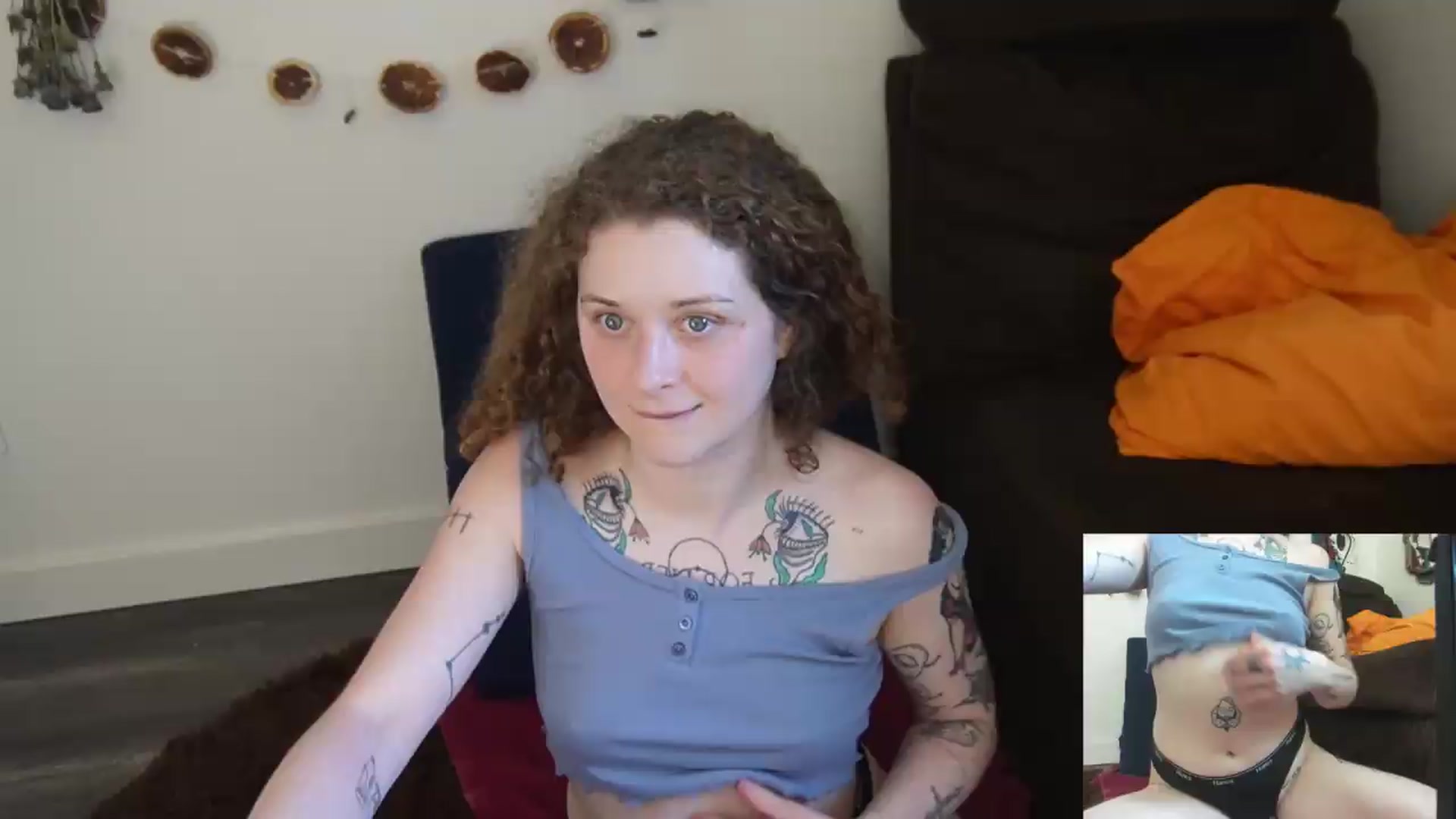 Gallery image thumbnail from PeachyQueen_'s myfreecams stream on, 06/25/2026, 19:06 image 2 of 20