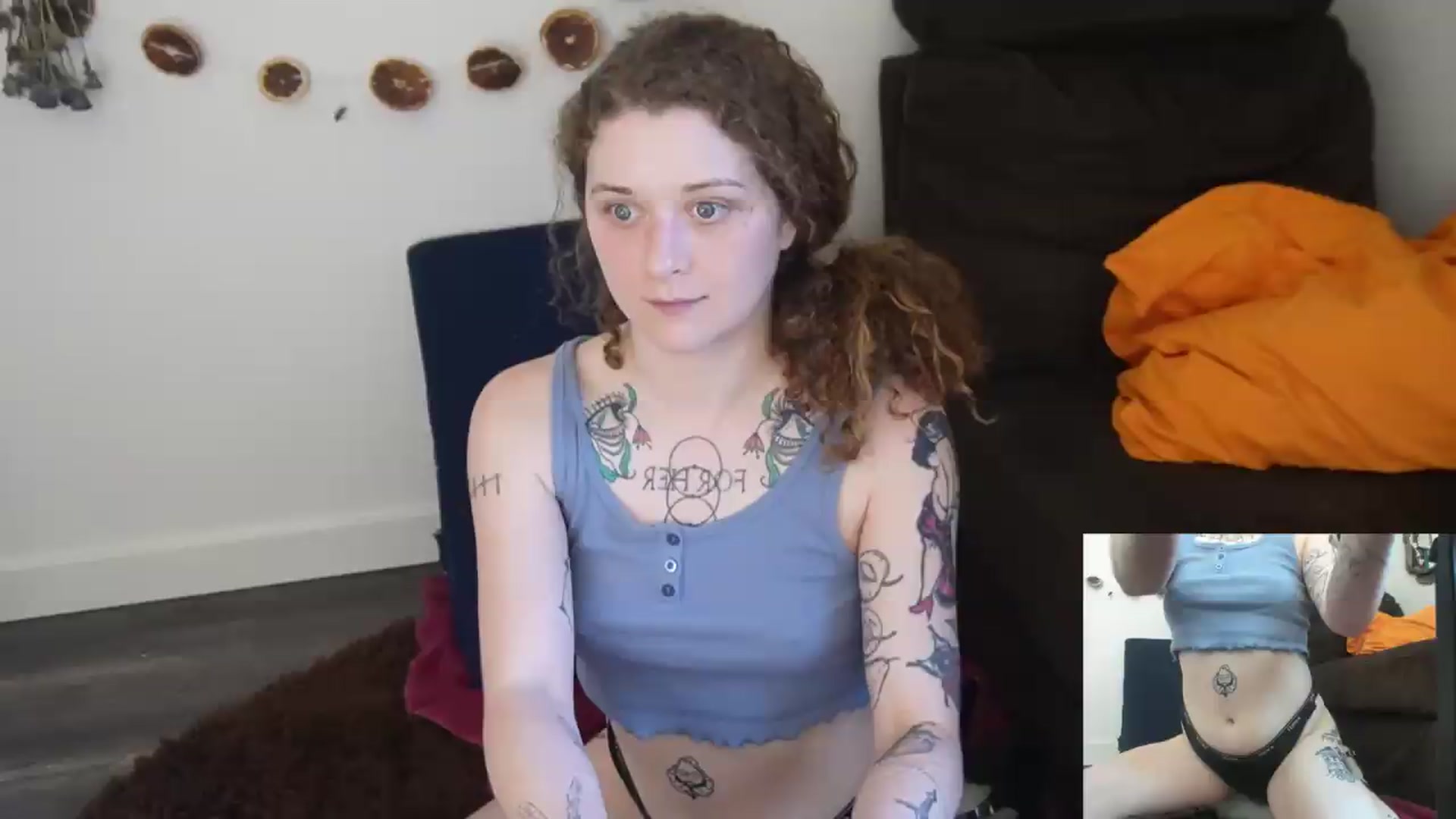 Gallery image thumbnail from PeachyQueen_'s myfreecams stream on, 06/25/2026, 19:26 image 18 of 20