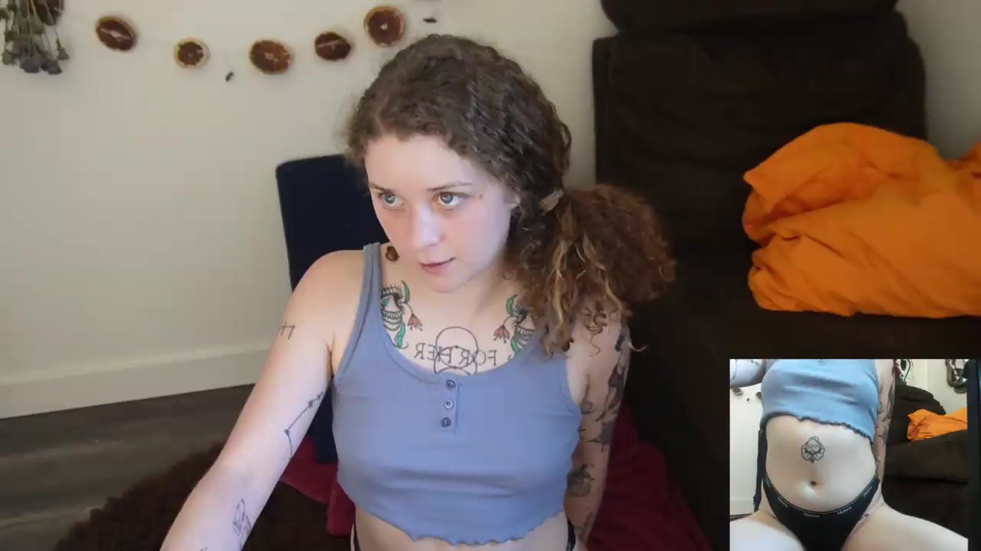 Gallery image thumbnail from PeachyQueen_'s myfreecams stream on, 06/25/2026, 19:26 image 15 of 20