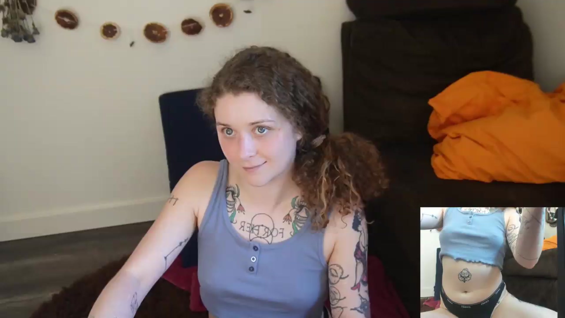 Gallery image thumbnail from PeachyQueen_'s myfreecams stream on, 06/25/2026, 19:26 image 16 of 20