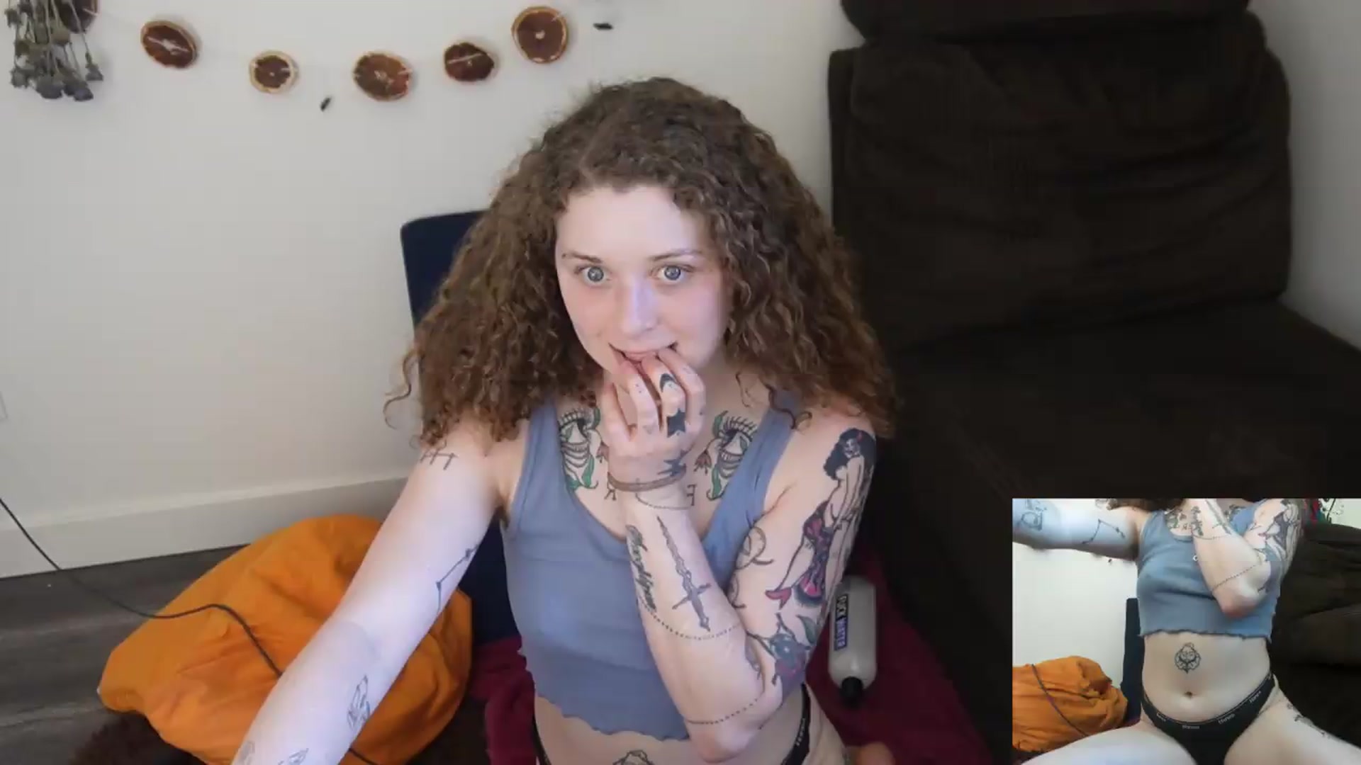 Gallery image thumbnail from PeachyQueen_'s myfreecams stream on, 06/25/2026, 20:04 image 12 of 20
