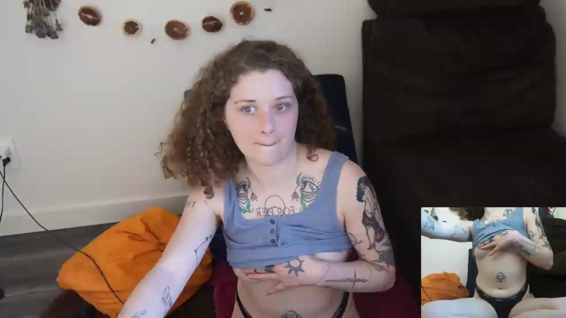 Gallery image thumbnail from PeachyQueen_'s myfreecams stream on, 06/25/2026, 20:04 image 6 of 20