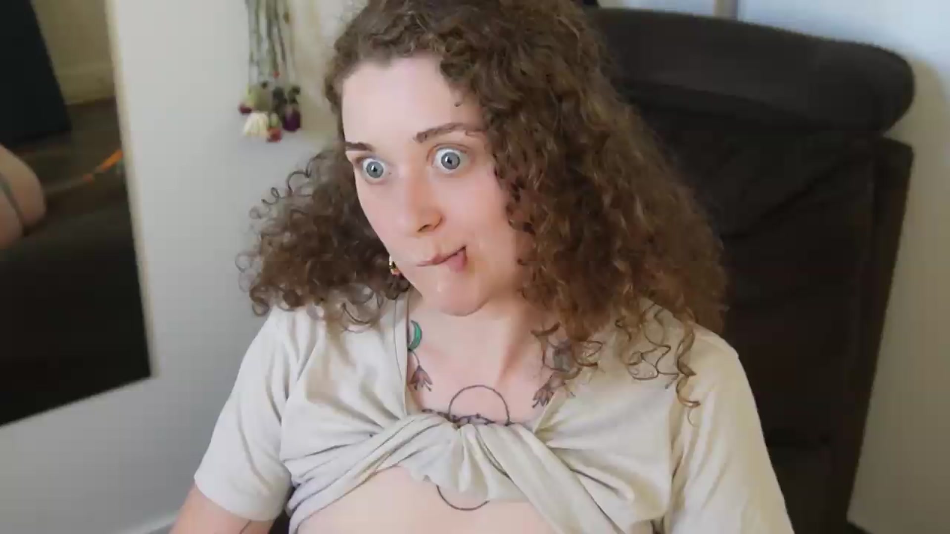 Gallery image thumbnail from PeachyQueen_'s myfreecams stream on, 07/13/2026, 23:47 image 13 of 20