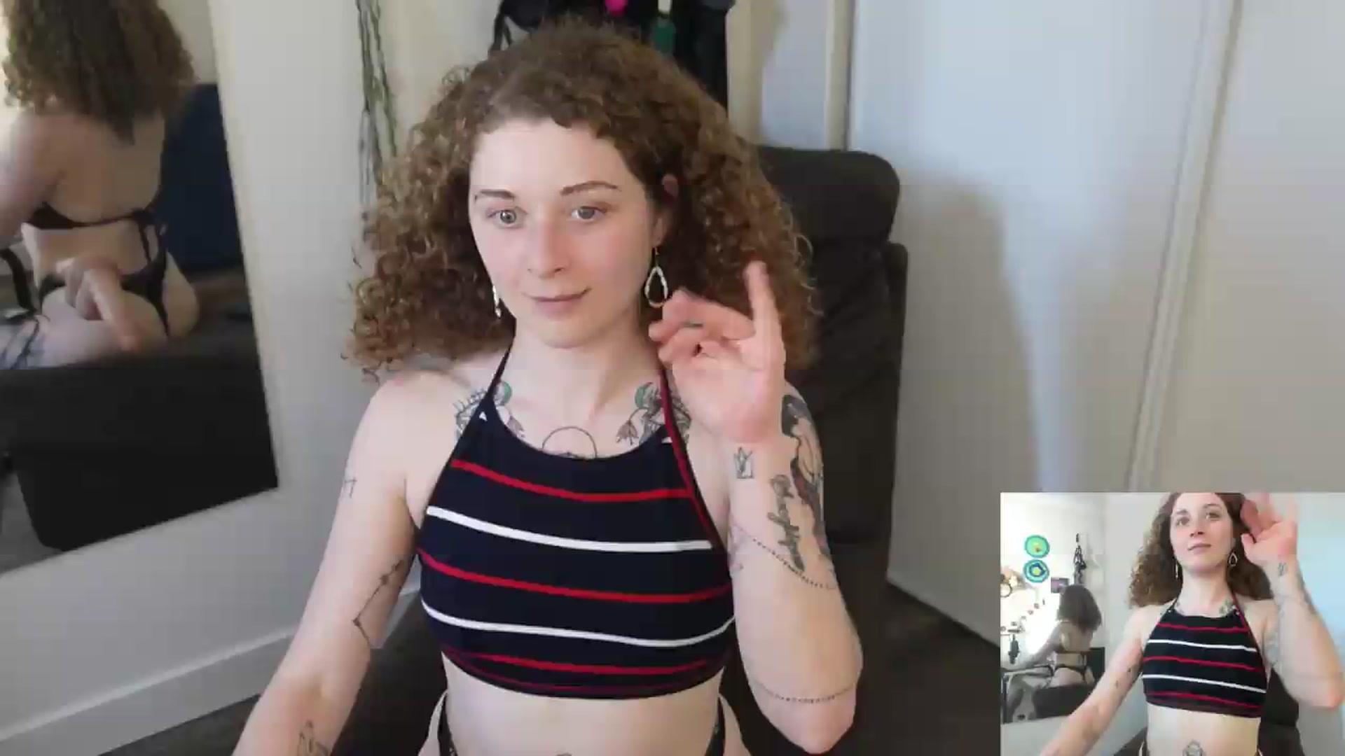 Gallery image thumbnail from PeachyQueen_'s myfreecams stream on, 07/15/2026, 23:46 image 2 of 20