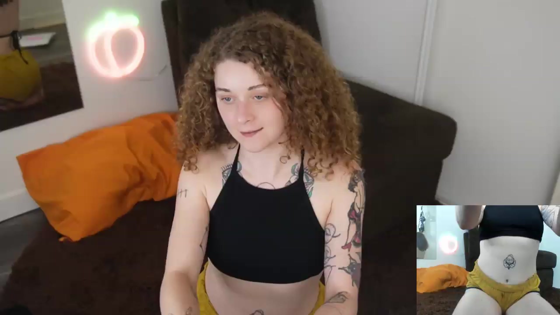 Gallery image thumbnail from PeachyQueen_'s myfreecams stream on, 07/21/2026, 21:10 image 1 of 20