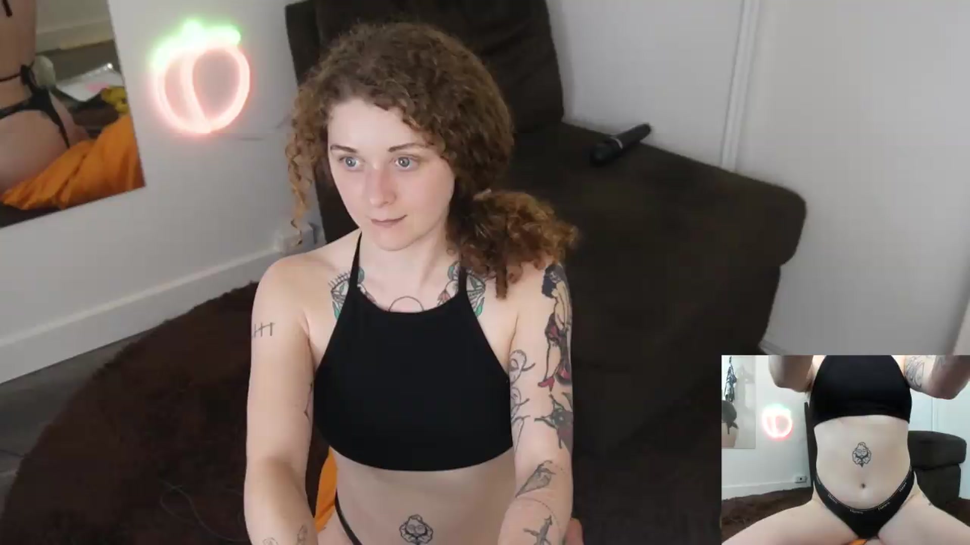 Gallery image thumbnail from PeachyQueen_'s myfreecams stream on, 07/21/2026, 22:39 image 2 of 20