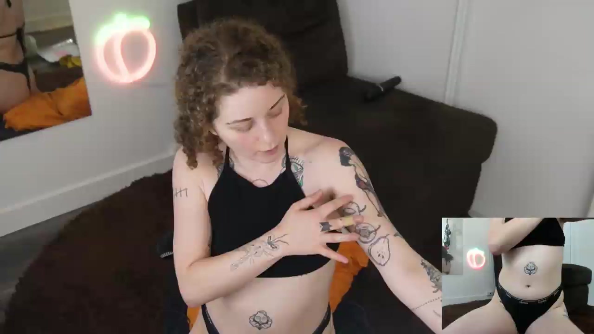Gallery image thumbnail from PeachyQueen_'s myfreecams stream on, 07/21/2026, 22:39 image 18 of 20