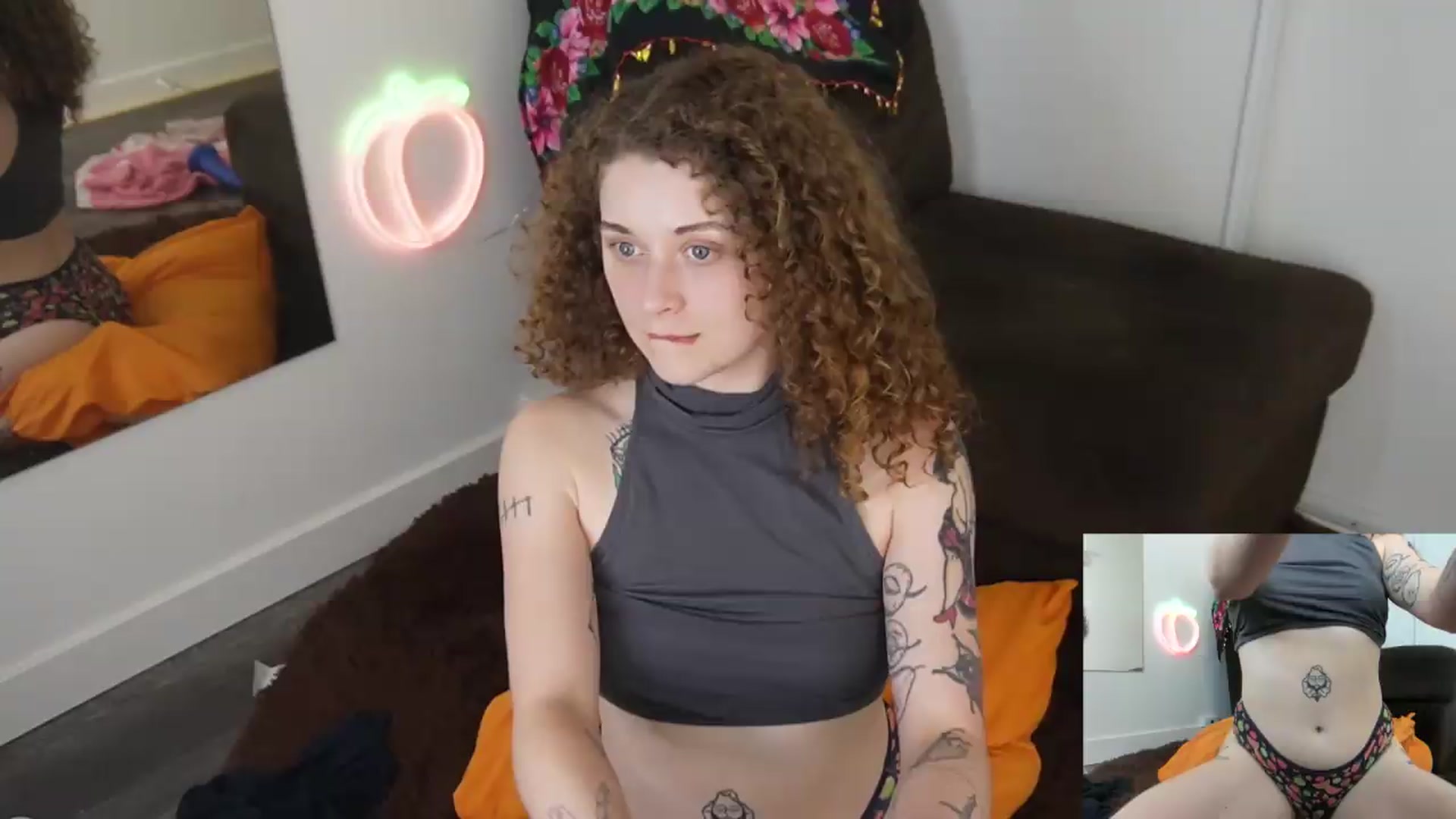 Gallery image thumbnail from PeachyQueen_'s myfreecams stream on, 07/23/2026, 22:57 image 1 of 20