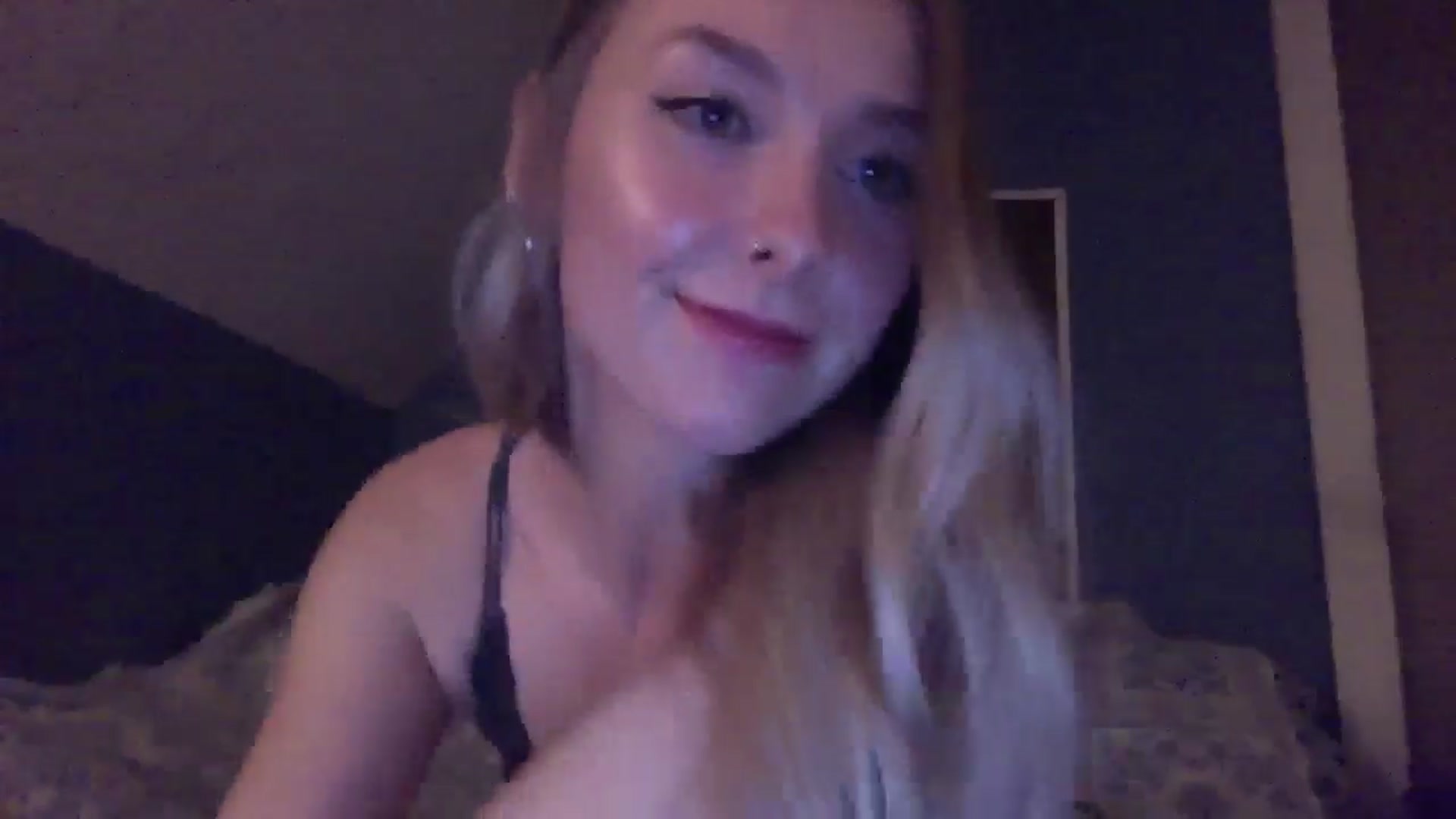 Gallery image thumbnail from Peachyk33n's myfreecams stream on, 04/28/2024, 06:35 image 5 of 20
