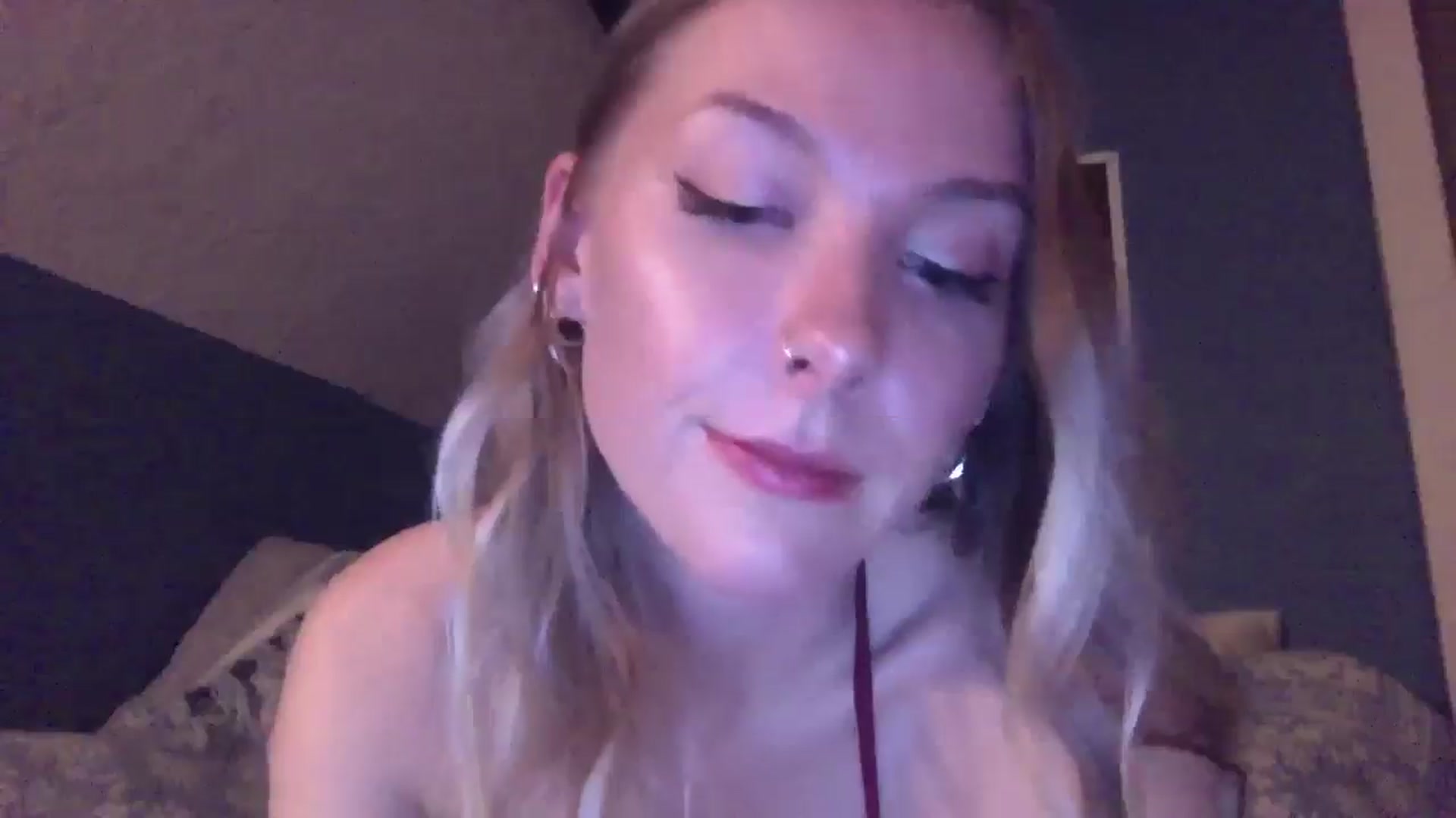 Gallery image thumbnail from Peachyk33n's myfreecams stream on, 05/07/2024, 06:45 image 5 of 20
