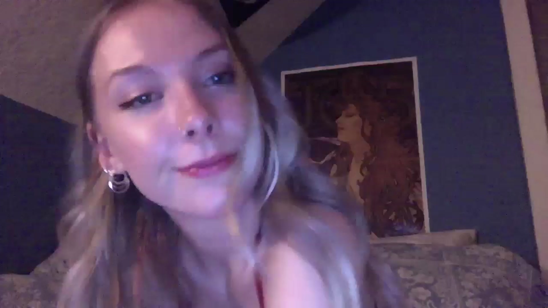 Gallery image thumbnail from Peachyk33n's myfreecams stream on, 05/07/2024, 06:45 image 10 of 20