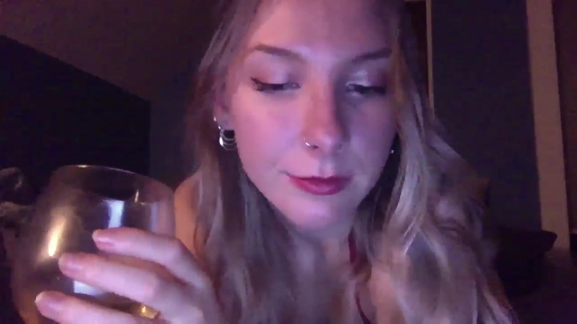 Gallery image thumbnail from Peachyk33n's myfreecams stream on, 05/07/2024, 07:58 image 10 of 20