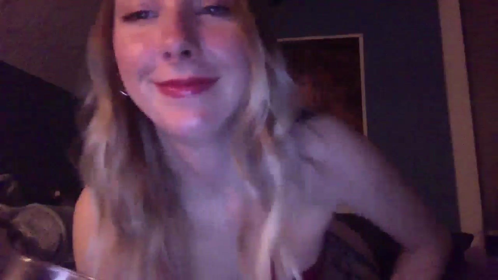 Gallery image thumbnail from Peachyk33n's myfreecams stream on, 05/07/2024, 07:58 image 6 of 20