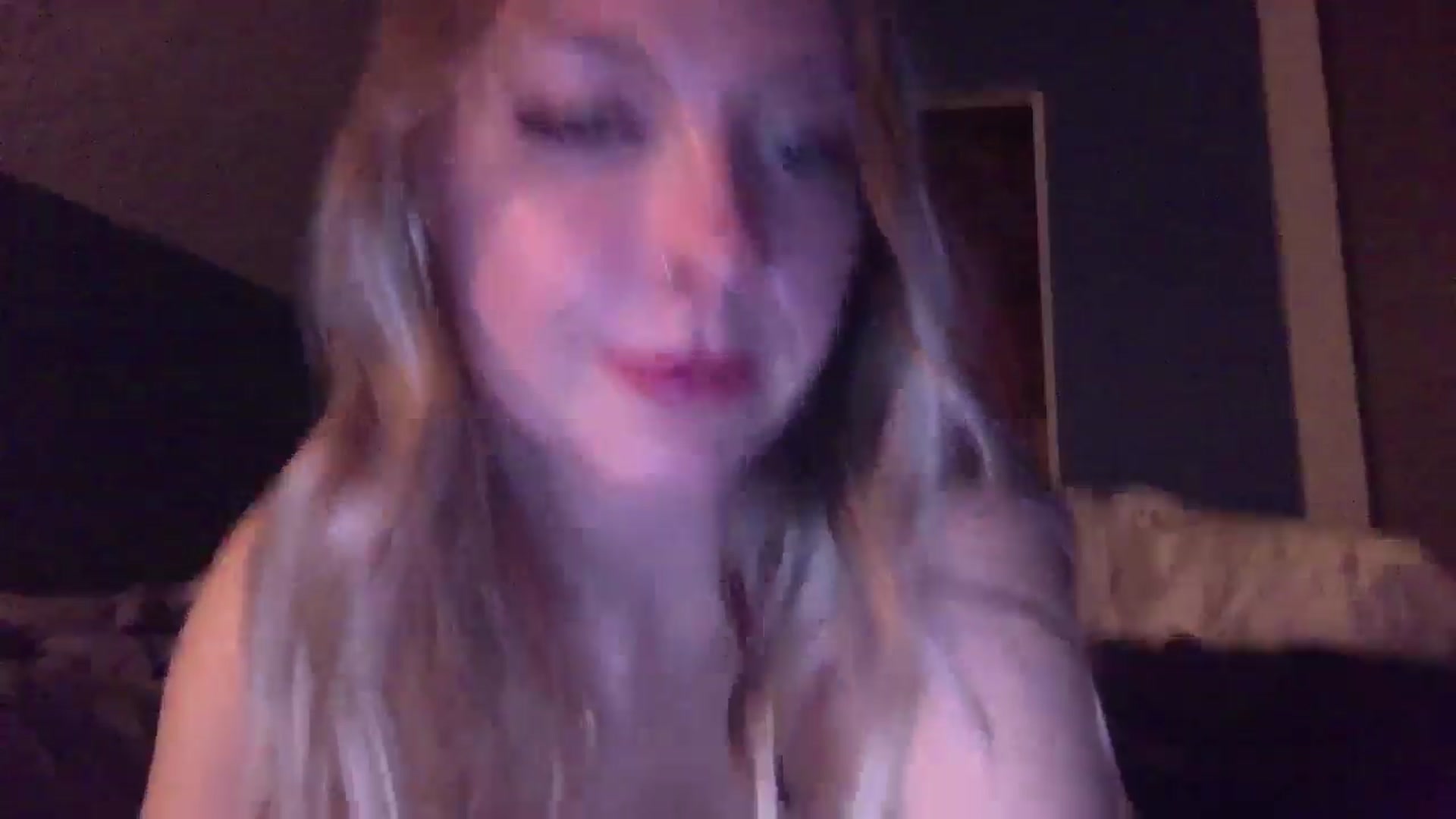 Gallery image thumbnail from Peachyk33n's myfreecams stream on, 05/07/2024, 08:31 image 10 of 20